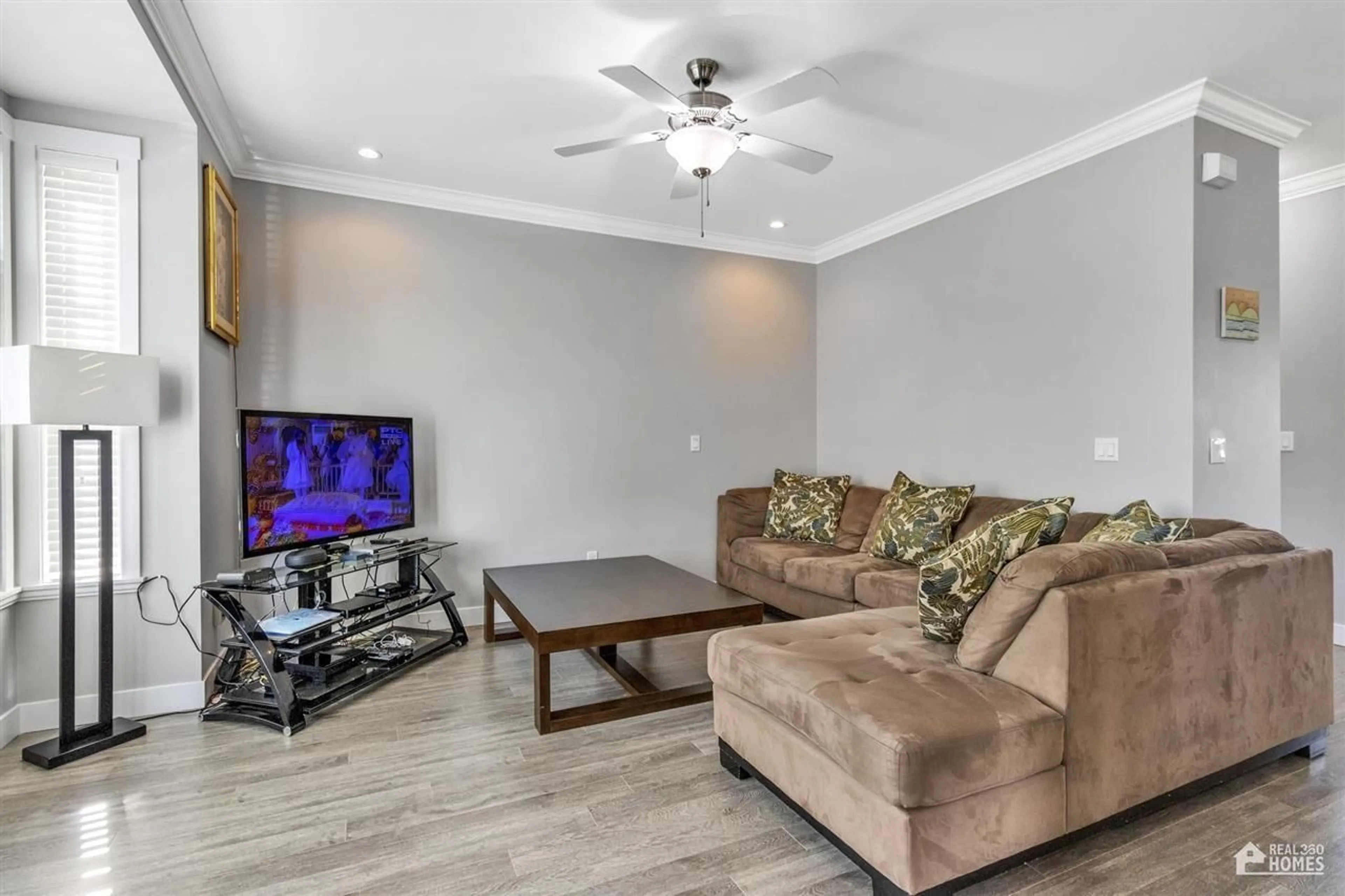 Living room with furniture, unknown for 3 - 12091 70 AVENUE, Surrey British Columbia V3W1A6