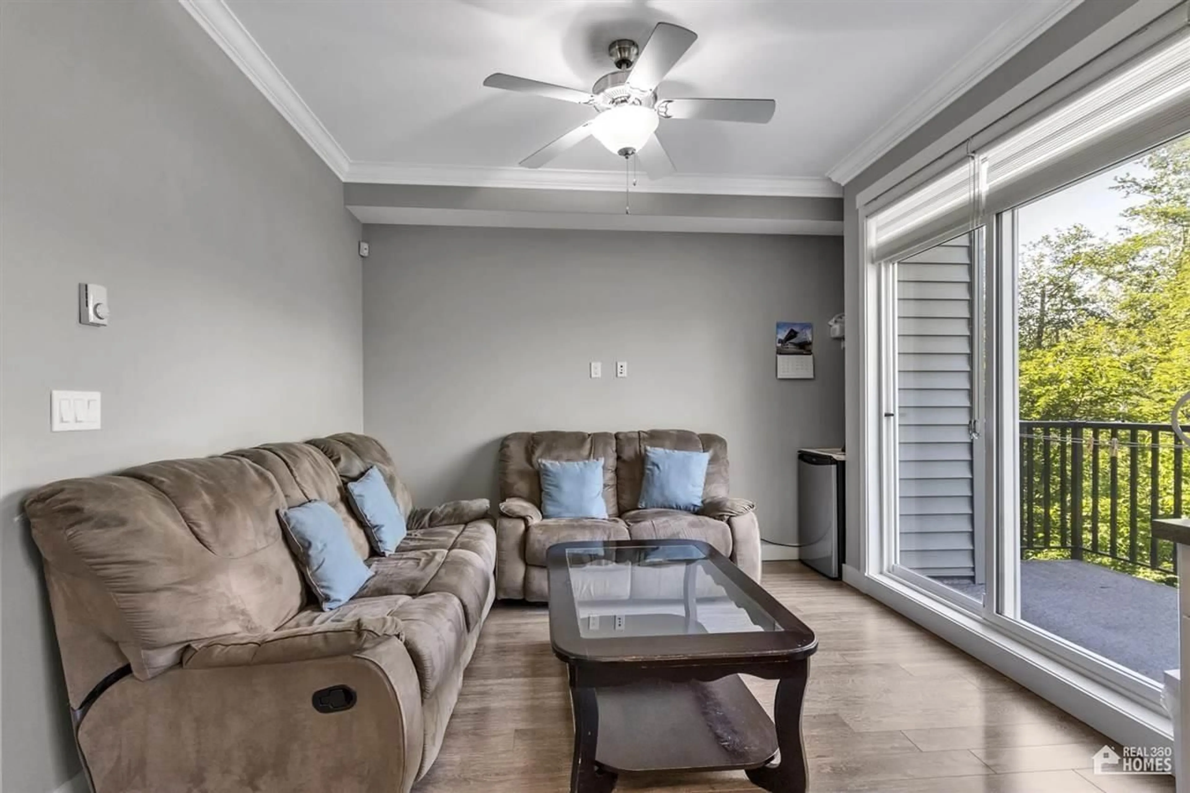 Living room with furniture, unknown for 3 - 12091 70 AVENUE, Surrey British Columbia V3W1A6
