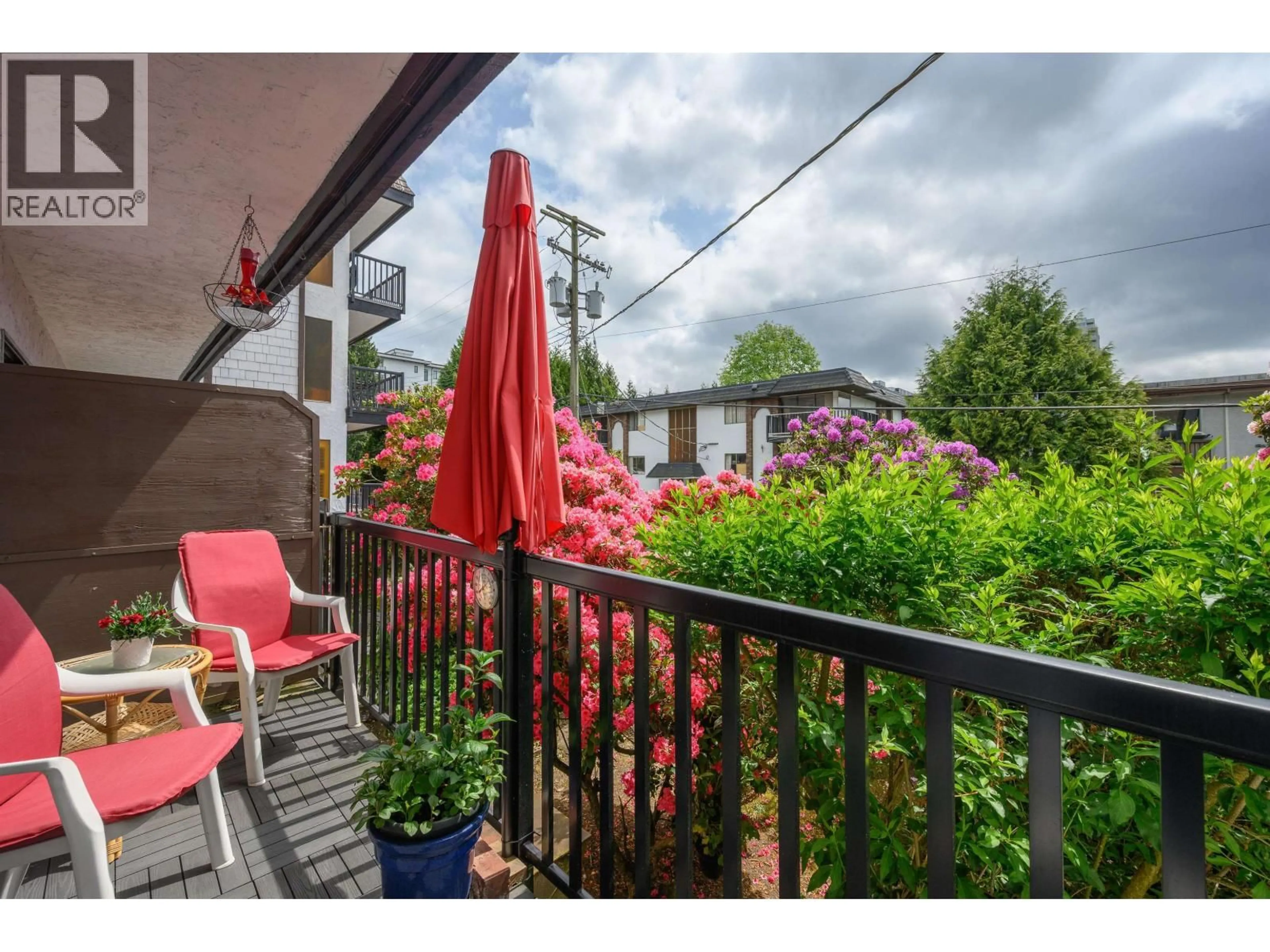 Patio, unknown for 105 - 123 19TH STREET, North Vancouver British Columbia V7L2Y9