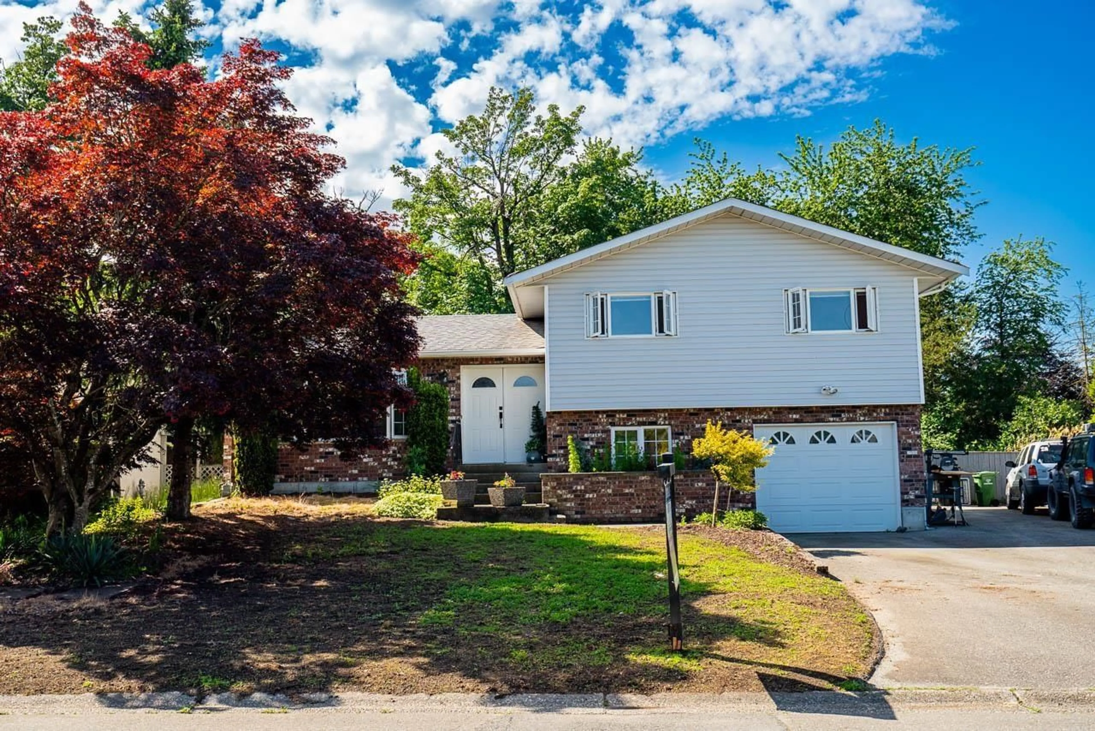 Home with vinyl exterior material, street for 46070 ROY AVENUE, Chilliwack British Columbia V2R2C2