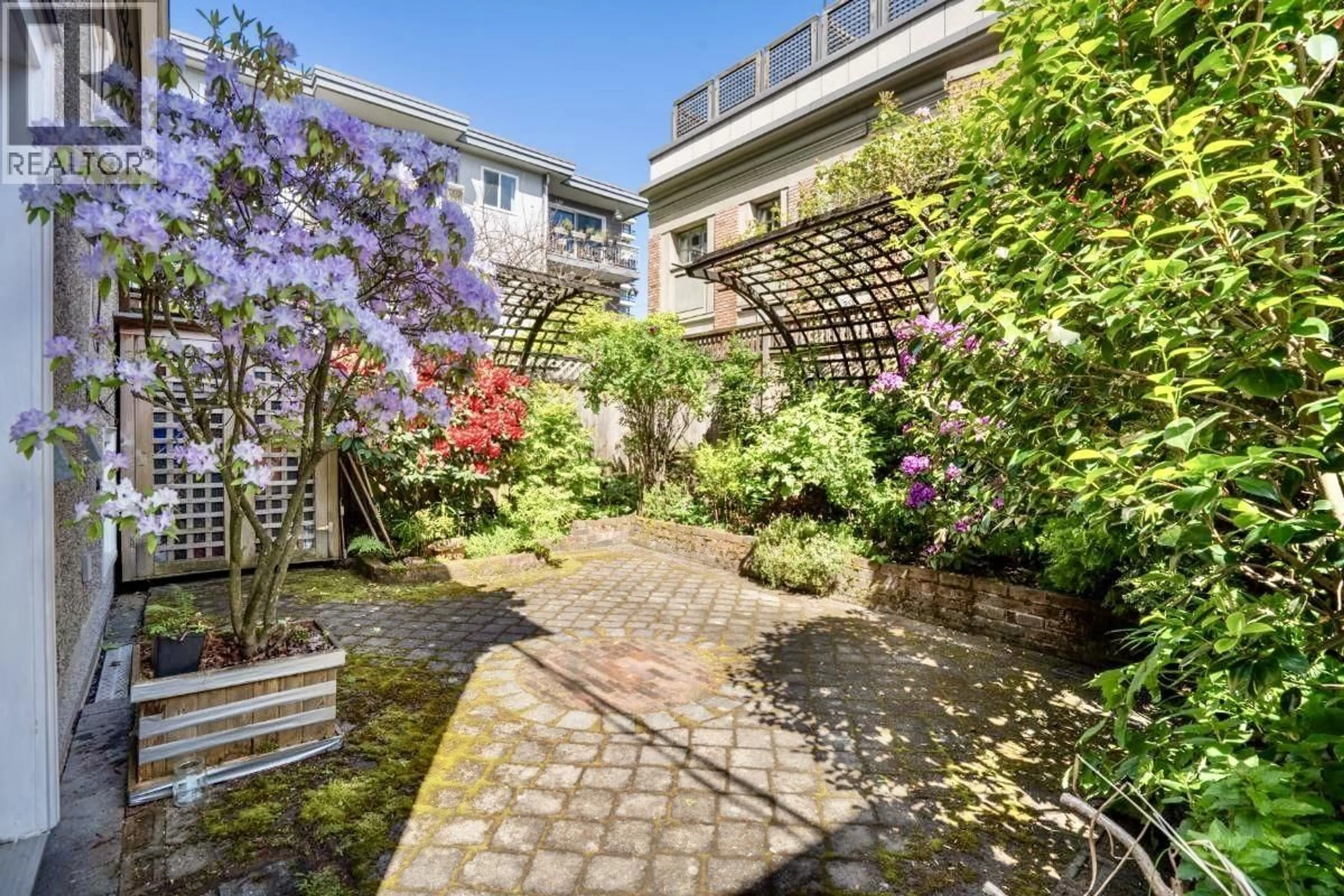 Patio, street for 2305 3RD AVENUE, Vancouver British Columbia V6K1L6