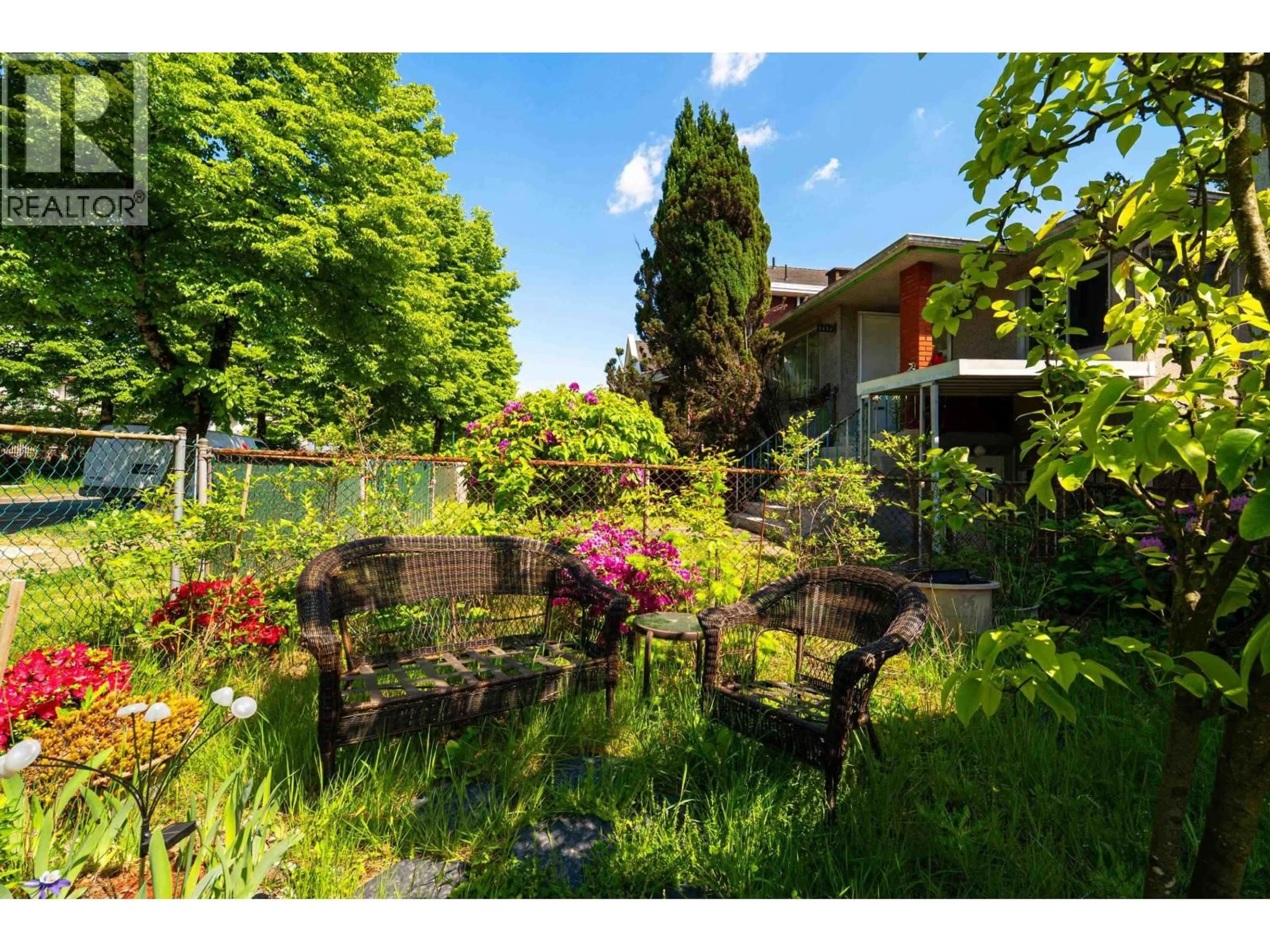 Patio, unknown for 3446 WILLIAM STREET, Vancouver British Columbia V5K2Z6