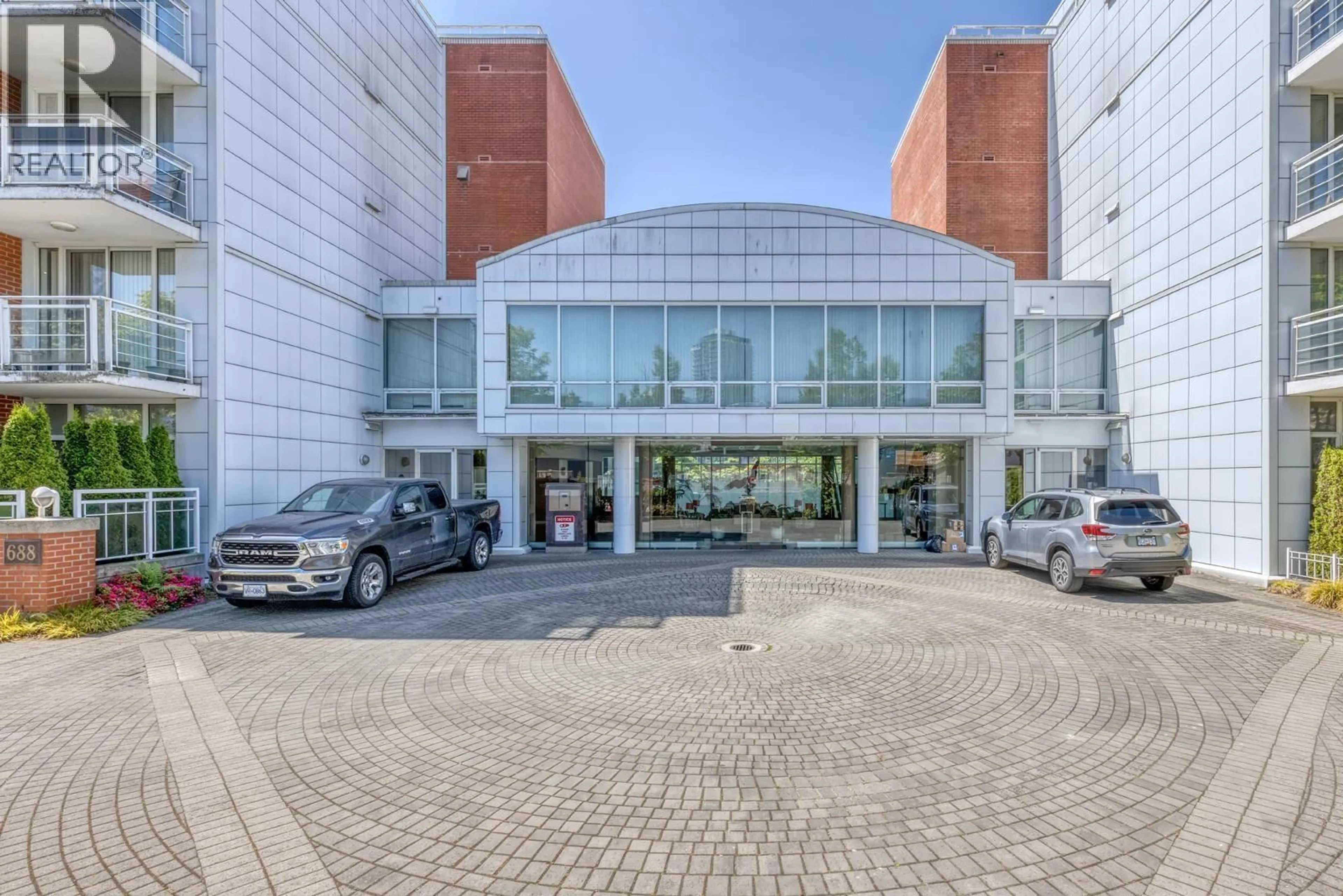 Indoor foyer for 403 - 688 FAIRCHILD ROAD, Vancouver British Columbia V5Z4P7