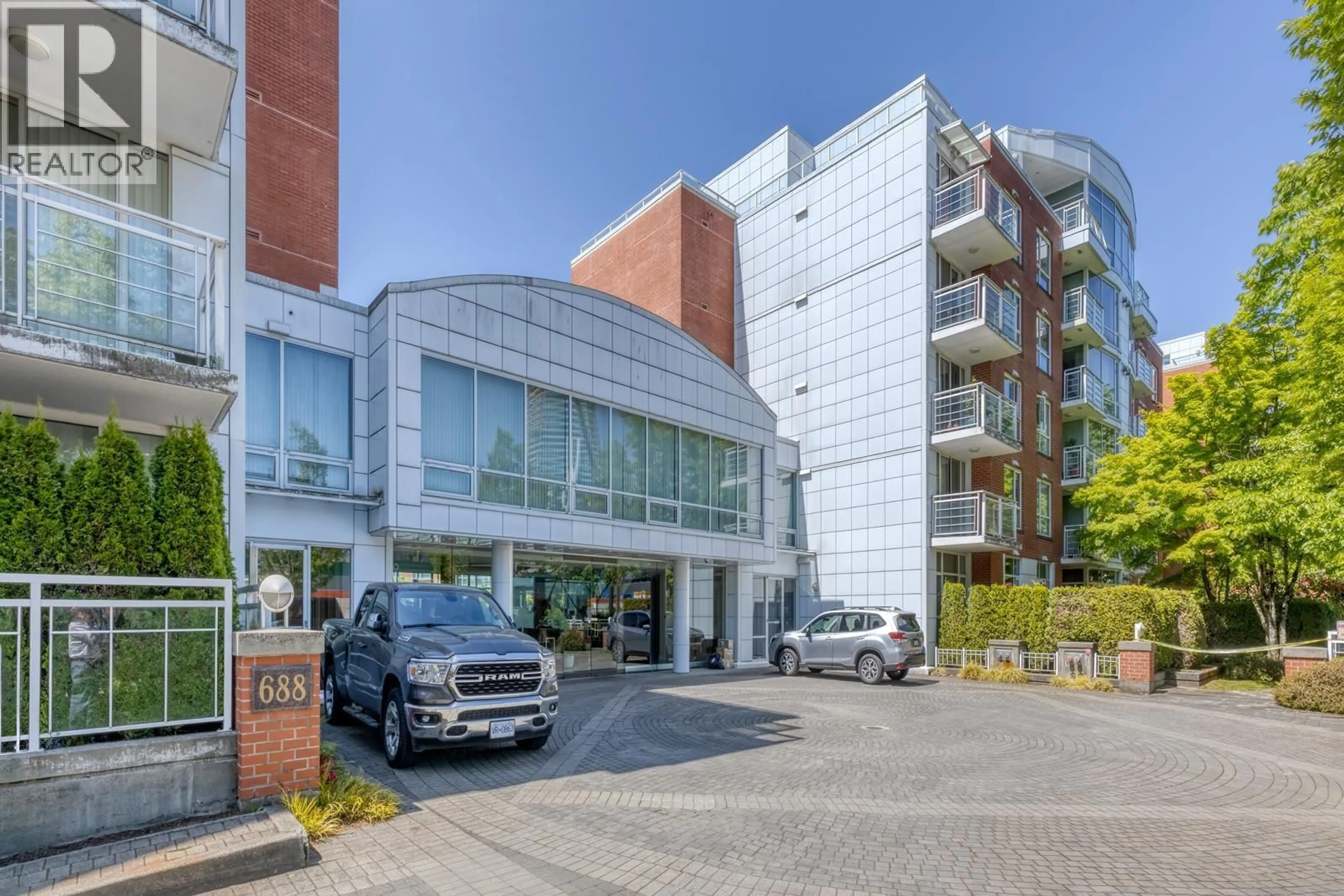 Indoor foyer for 403 - 688 FAIRCHILD ROAD, Vancouver British Columbia V5Z4P7
