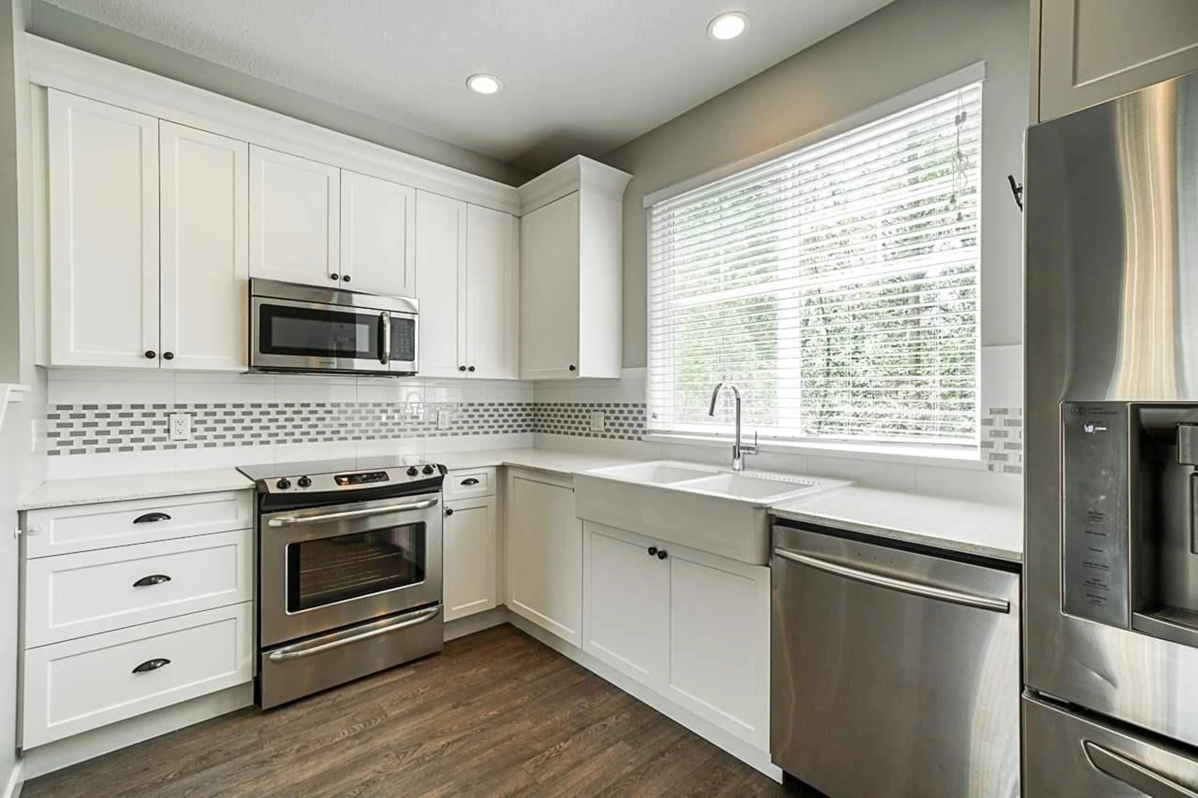 Open concept kitchen, ceramic/tile floor for 9 - 19128 65 AVENUE, Surrey British Columbia V4N6P2