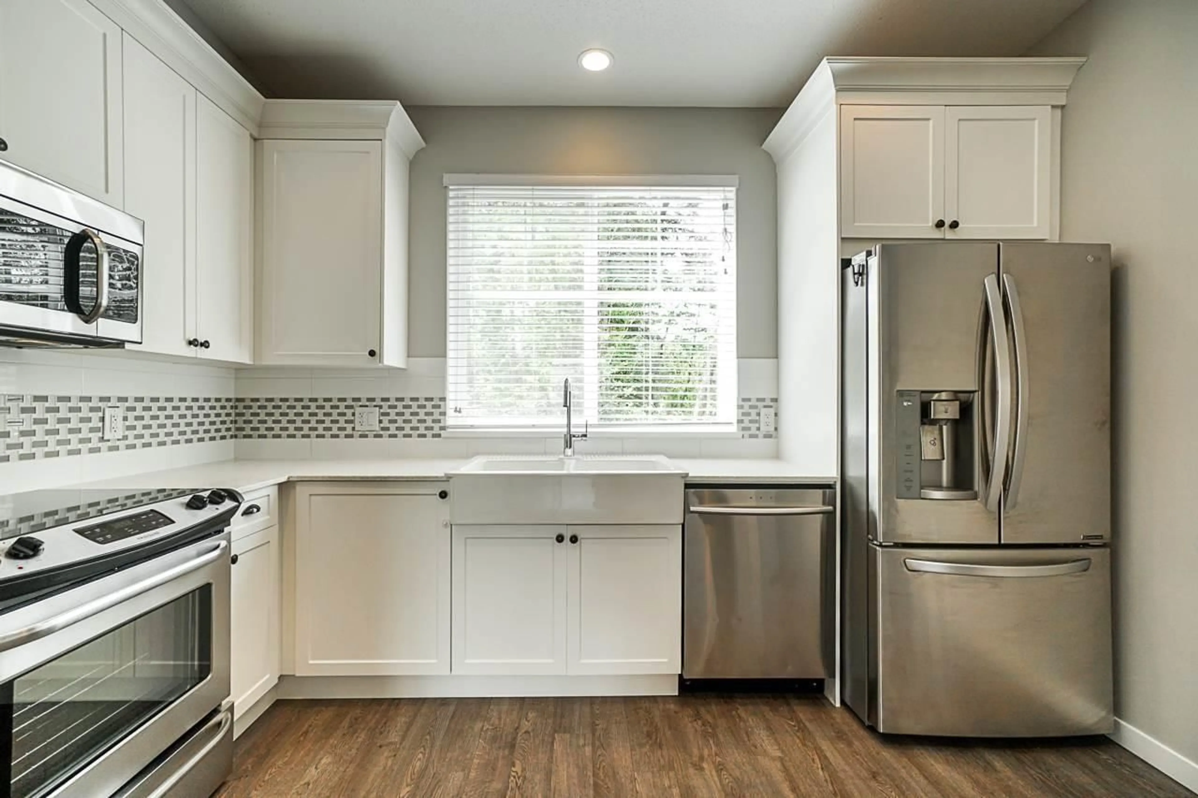 Contemporary kitchen, ceramic/tile floor for 9 - 19128 65 AVENUE, Surrey British Columbia V4N6P2