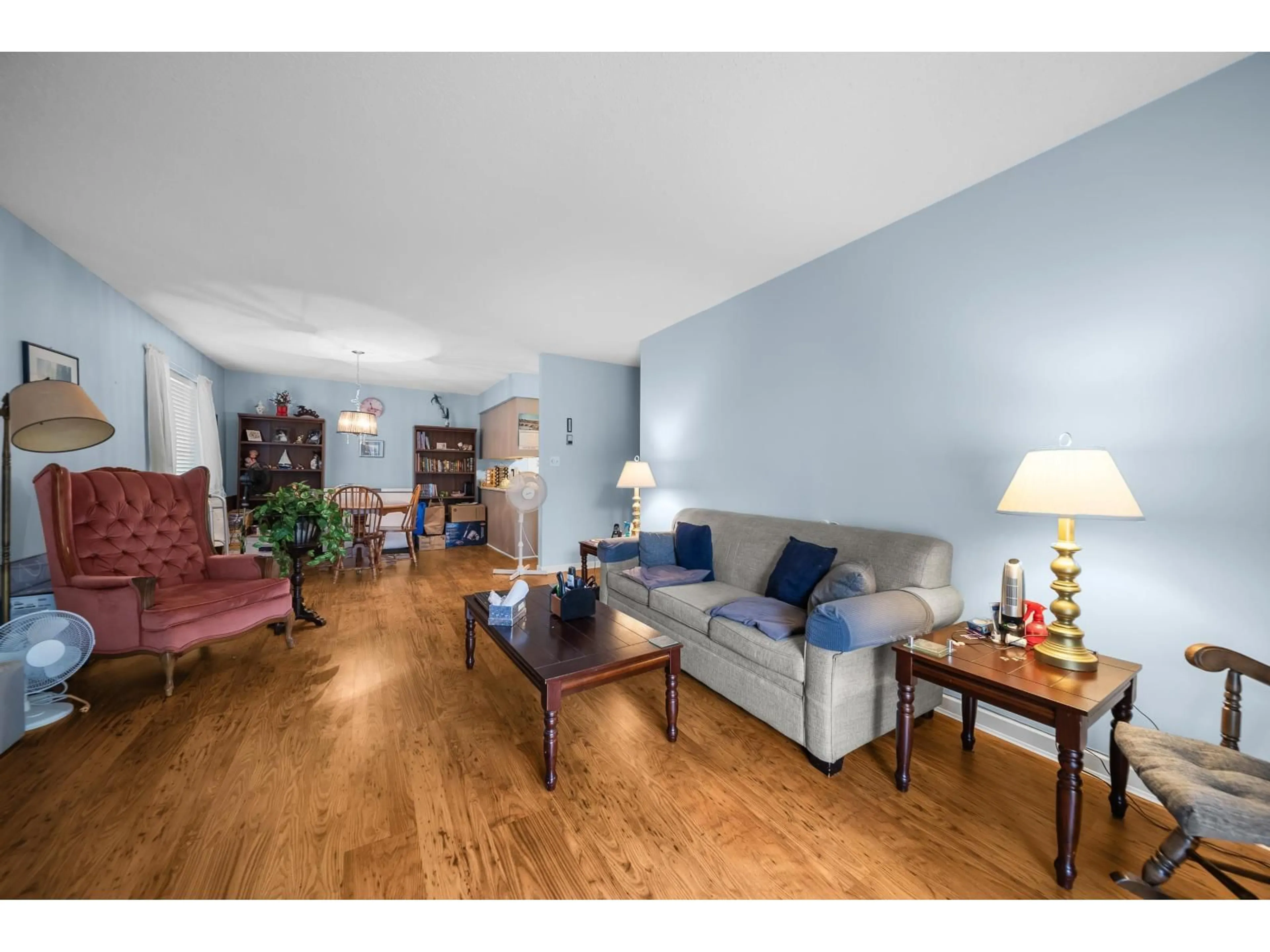 Living room with furniture, wood/laminate floor for 111 - 32025 TIMS AVENUE, Abbotsford British Columbia V2T2H3