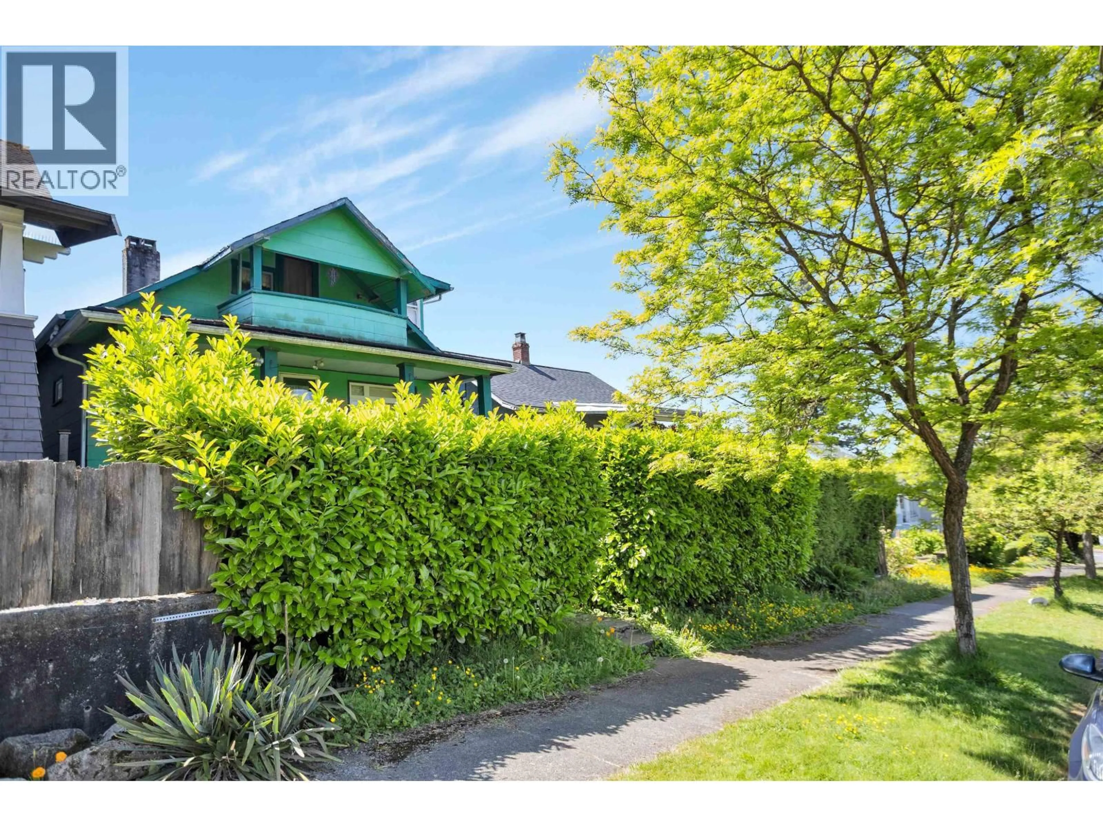 A pic from outside/outdoor area/front of a property/back of a property/a pic from drone, street for 3450 OXFORD STREET, Vancouver British Columbia V5K1N9