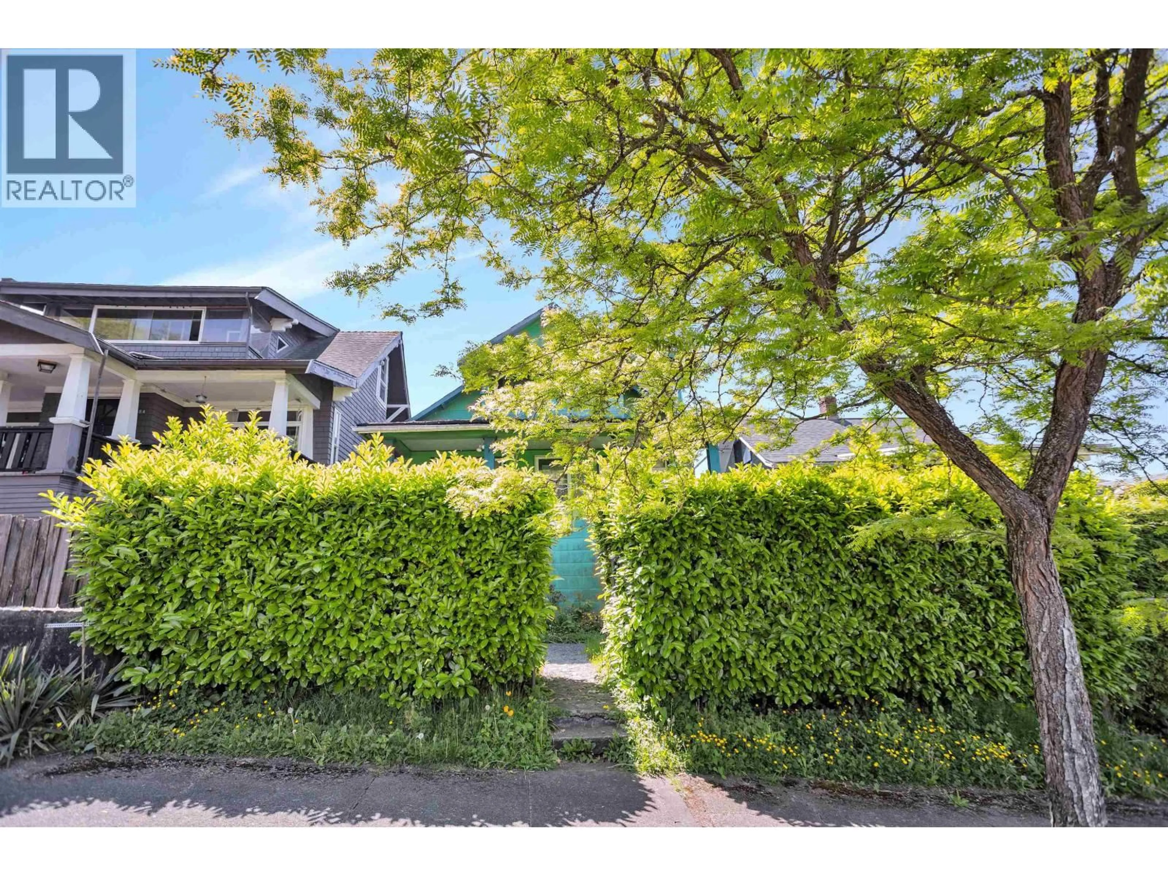 A pic from outside/outdoor area/front of a property/back of a property/a pic from drone, street for 3450 OXFORD STREET, Vancouver British Columbia V5K1N9