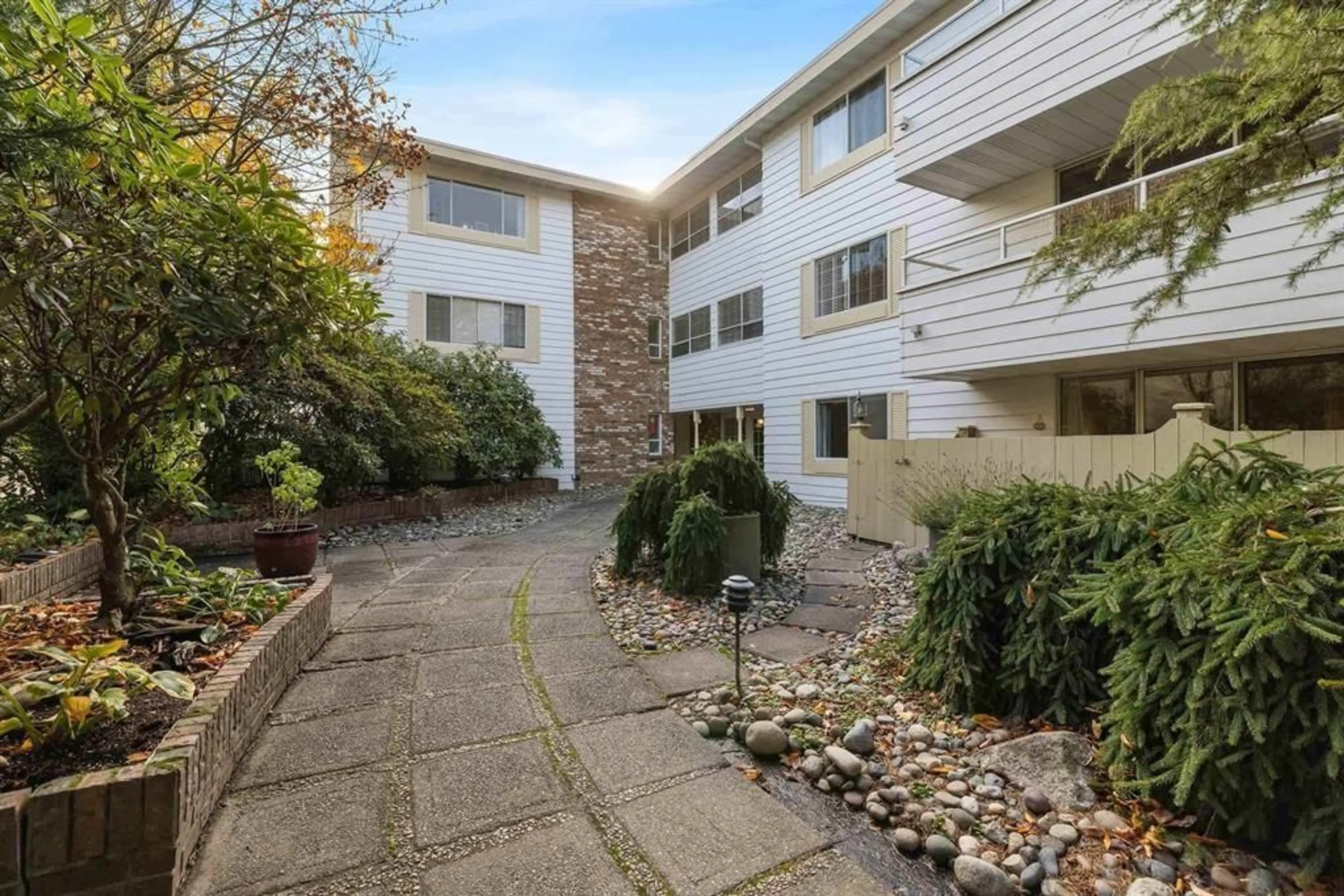 Patio, unknown for 206 - 15010 ROPER AVENUE, Surrey British Columbia V4B5A9