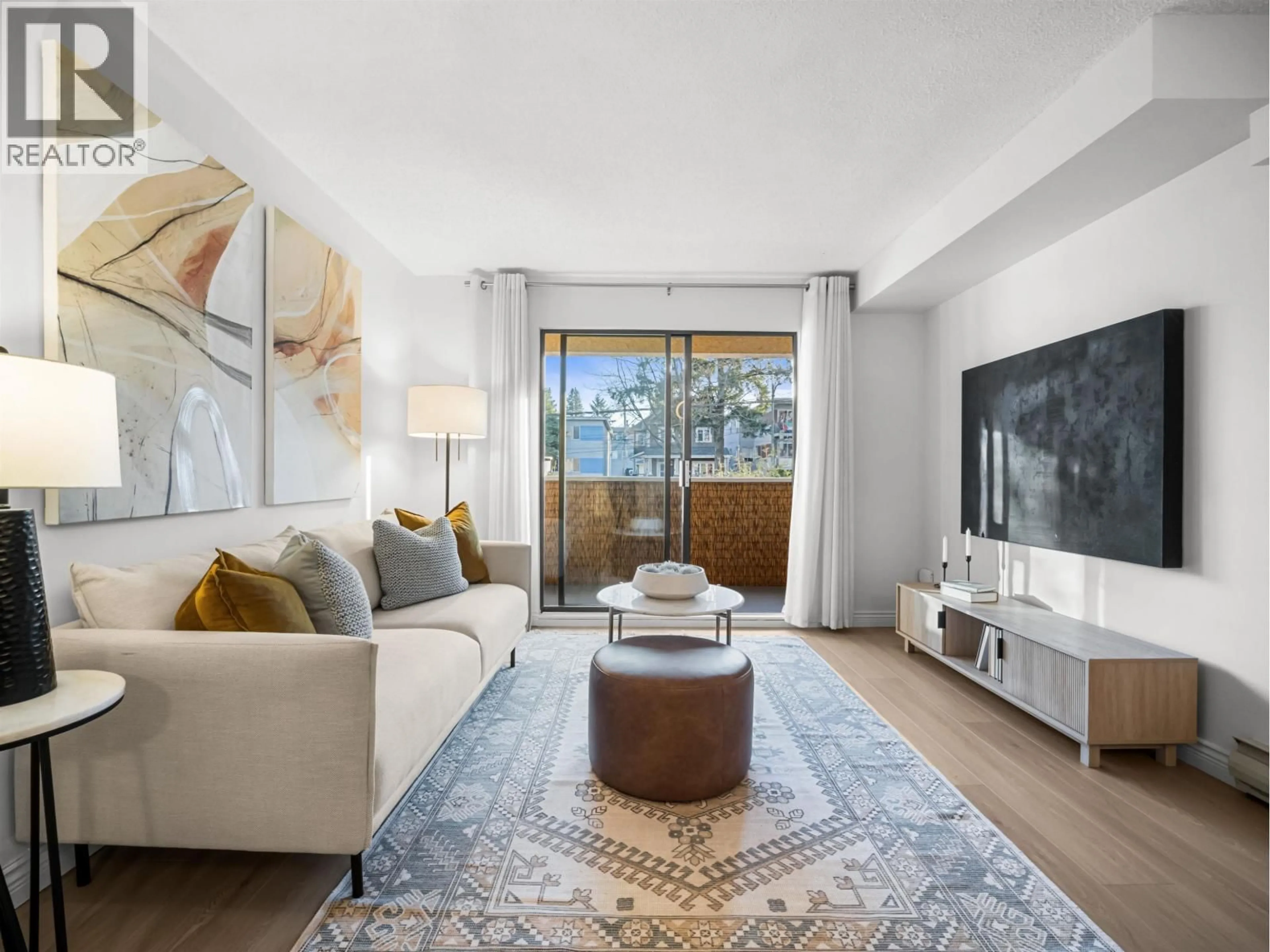 Living room with furniture, unknown for 313 - 975 BROADWAY, Vancouver British Columbia V5T1Y3