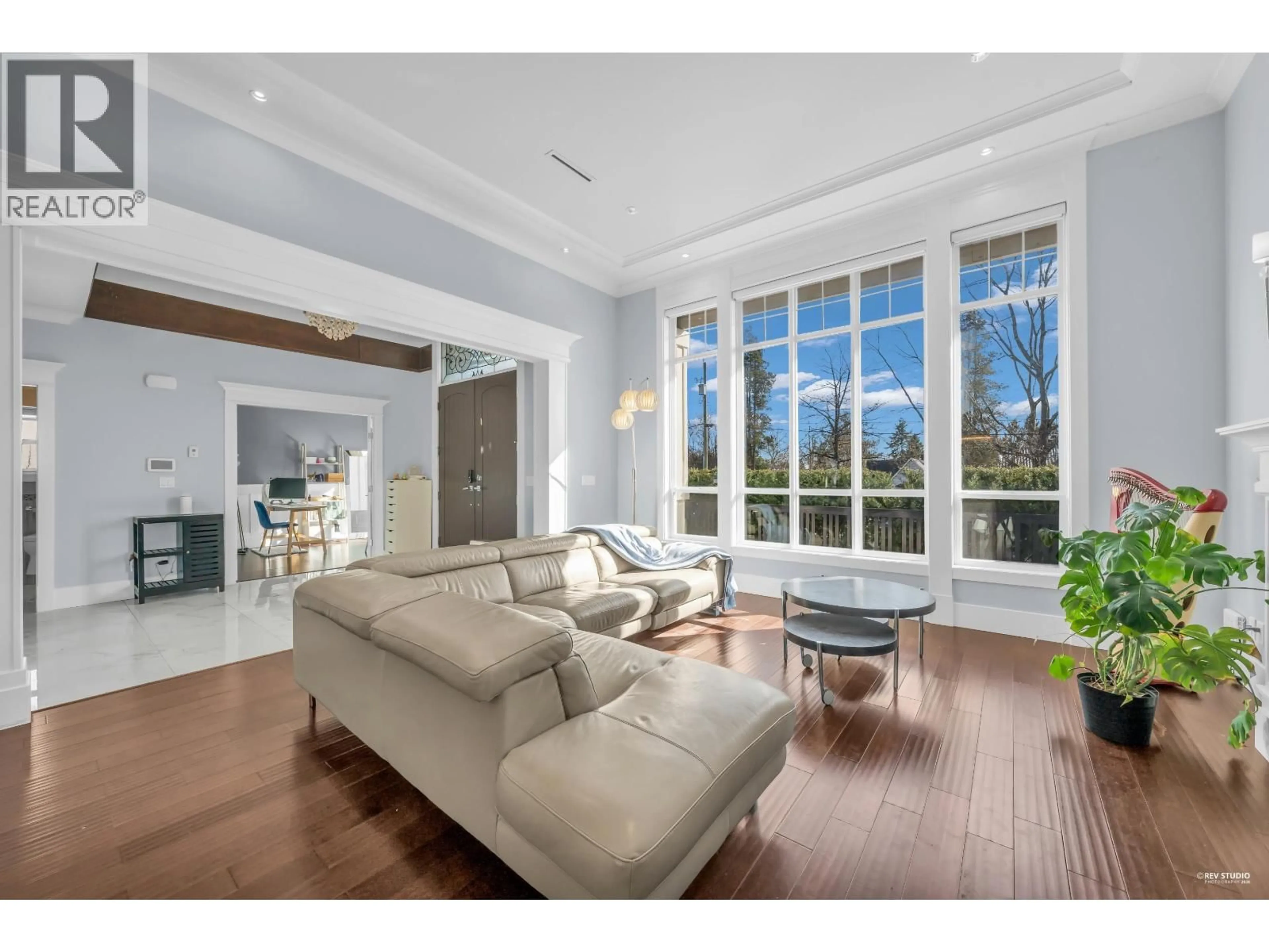 Living room with furniture, unknown for 4133 VICTORY STREET, Burnaby British Columbia V5J1P6