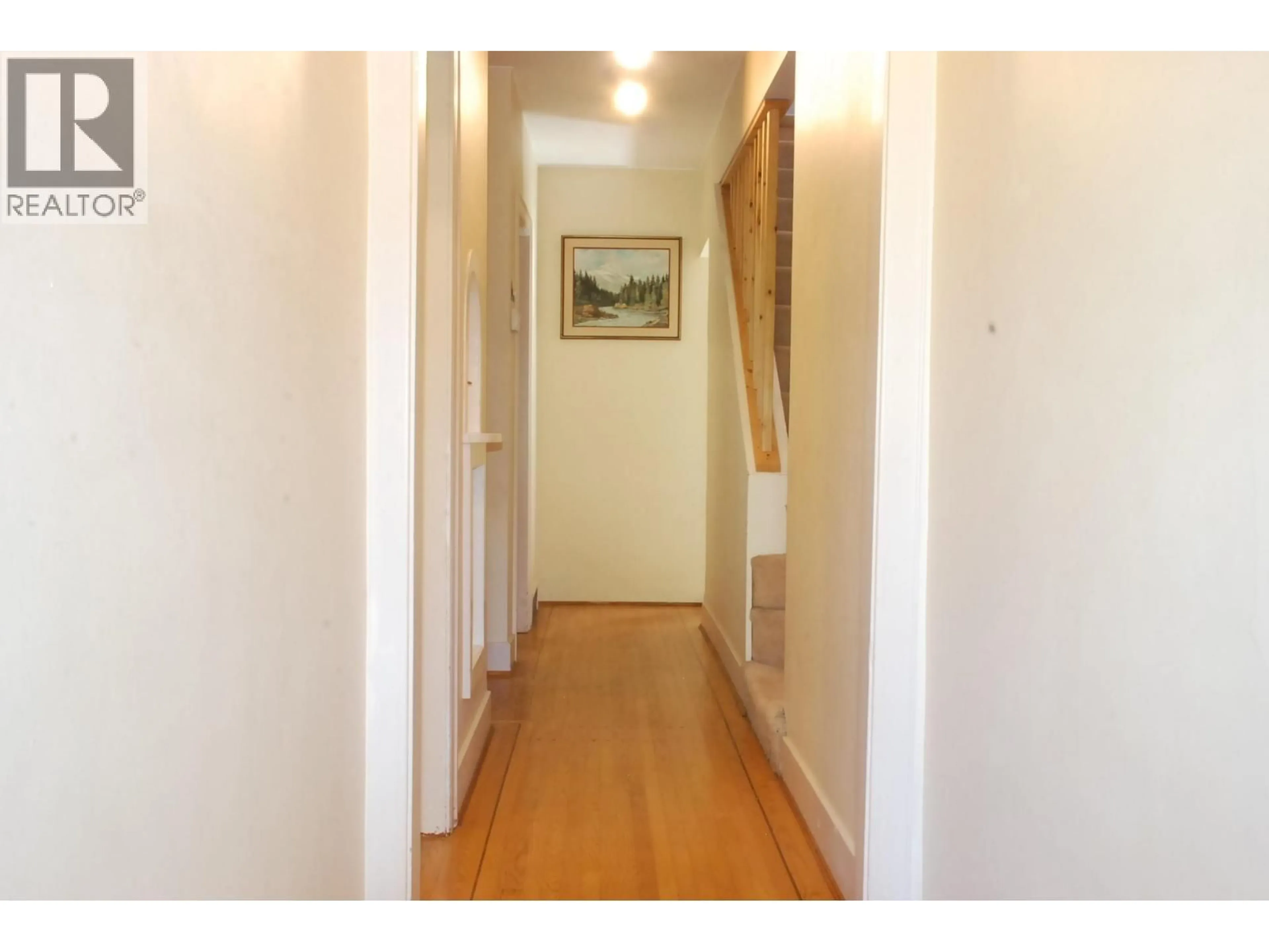 Indoor foyer for 3276 32ND AVENUE, Vancouver British Columbia V6L2C3