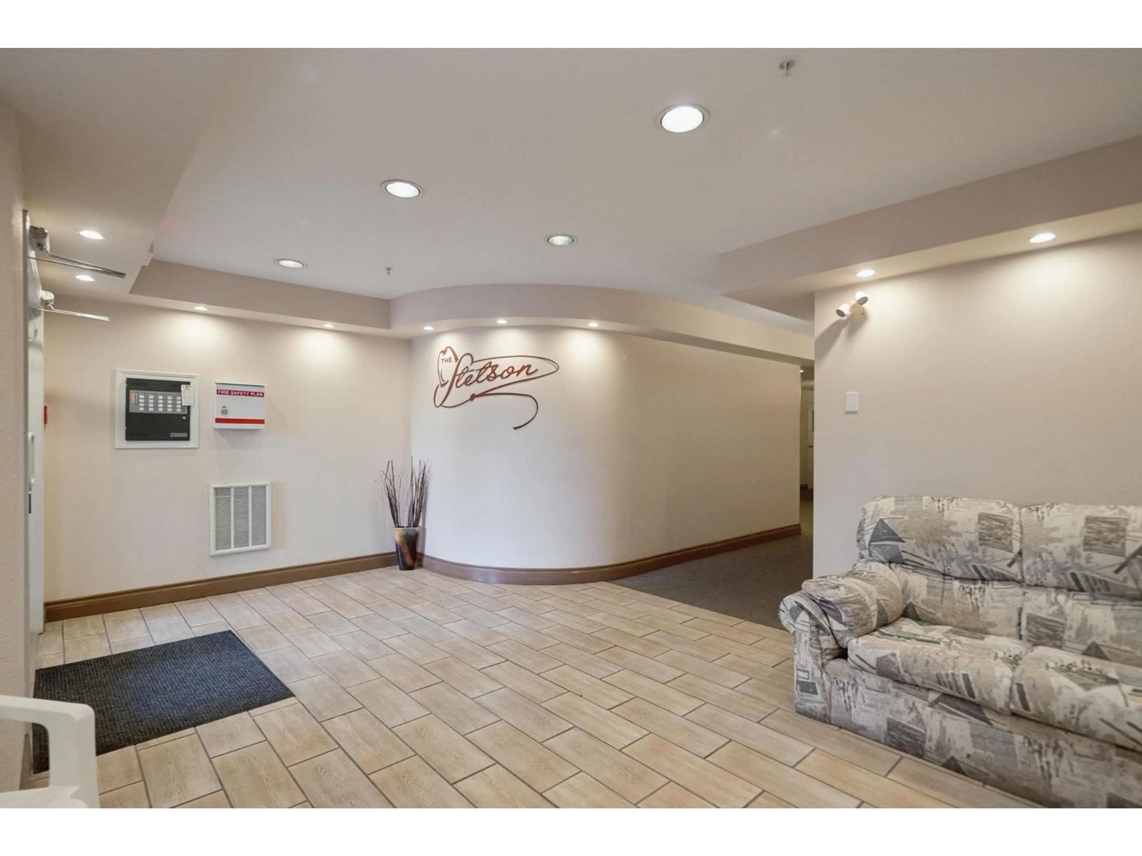 Indoor foyer for 305 - 5977 177B STREET, Surrey British Columbia V3S4J7