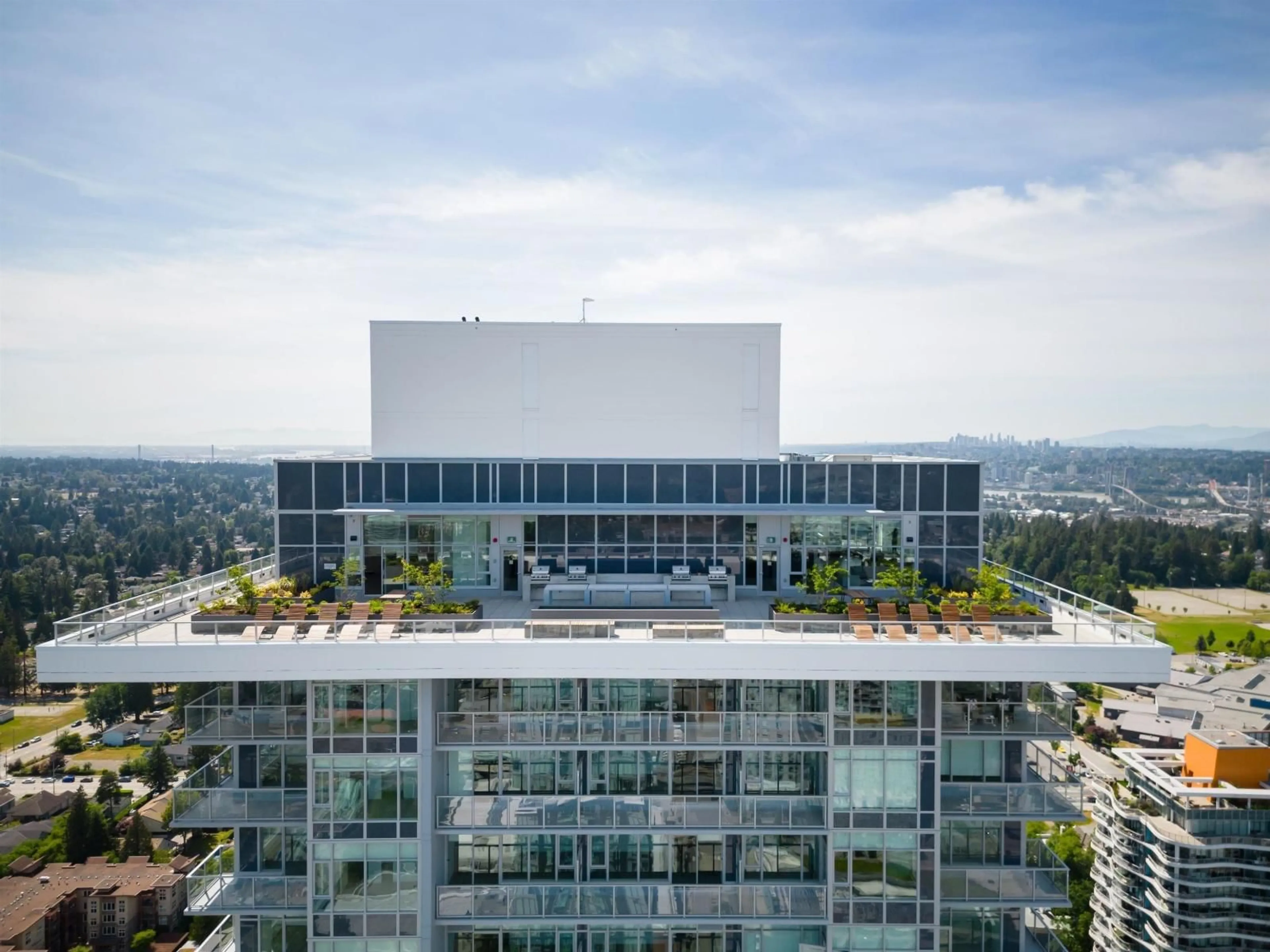 Indoor foyer for 1403 - 13350 CENTRAL AVENUE, Surrey British Columbia V3T0S1
