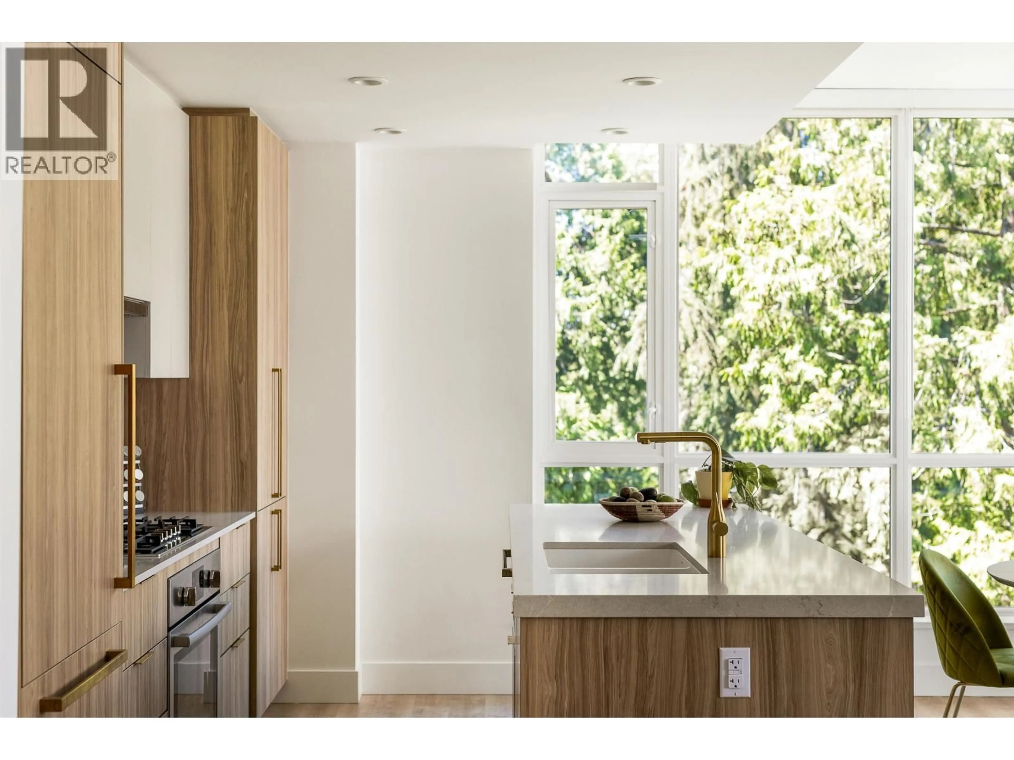 Contemporary kitchen, unknown for 801 - 2325 EMERY COURT, North Vancouver British Columbia V7J0E8