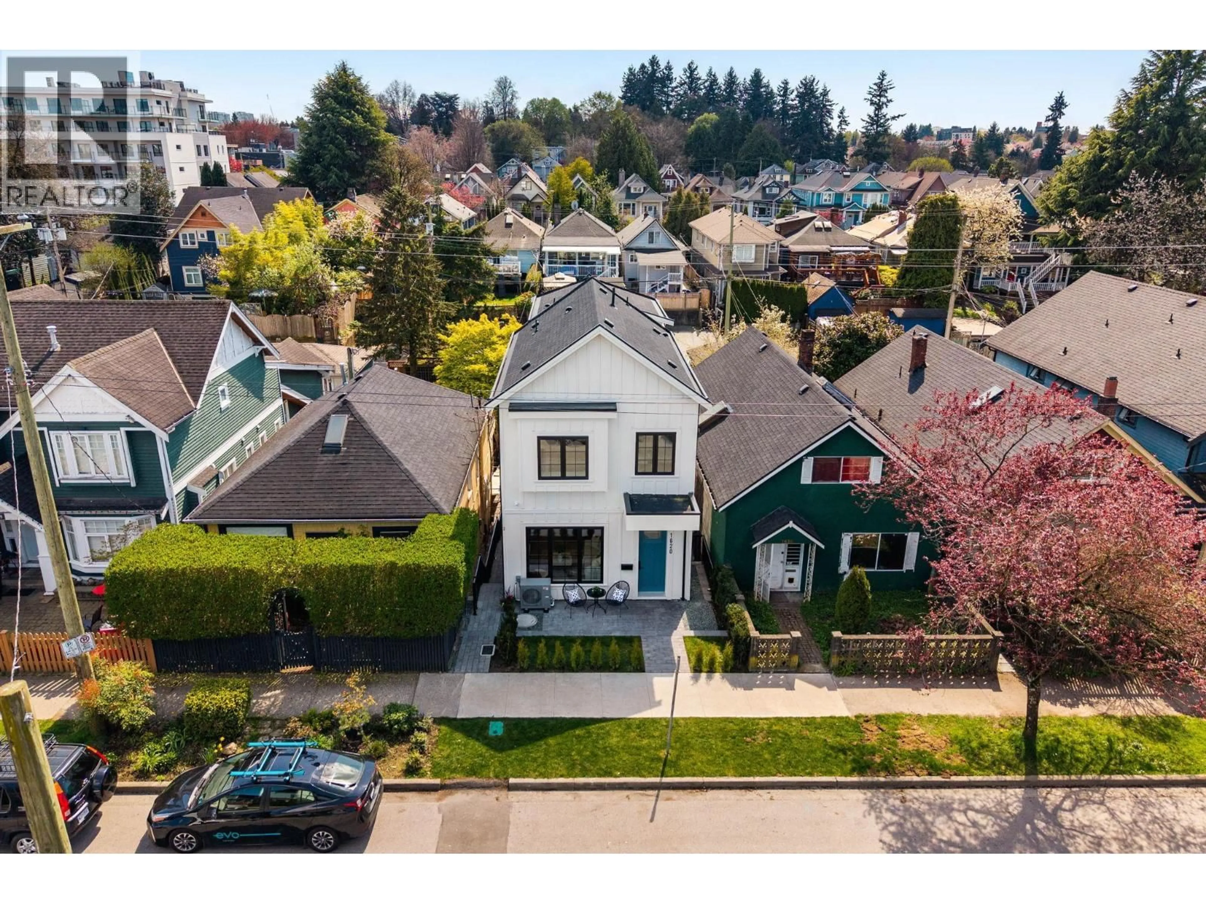 A pic from outside/outdoor area/front of a property/back of a property/a pic from drone, street for 1 - 1620 11TH AVENUE, Vancouver British Columbia V5N1Y7