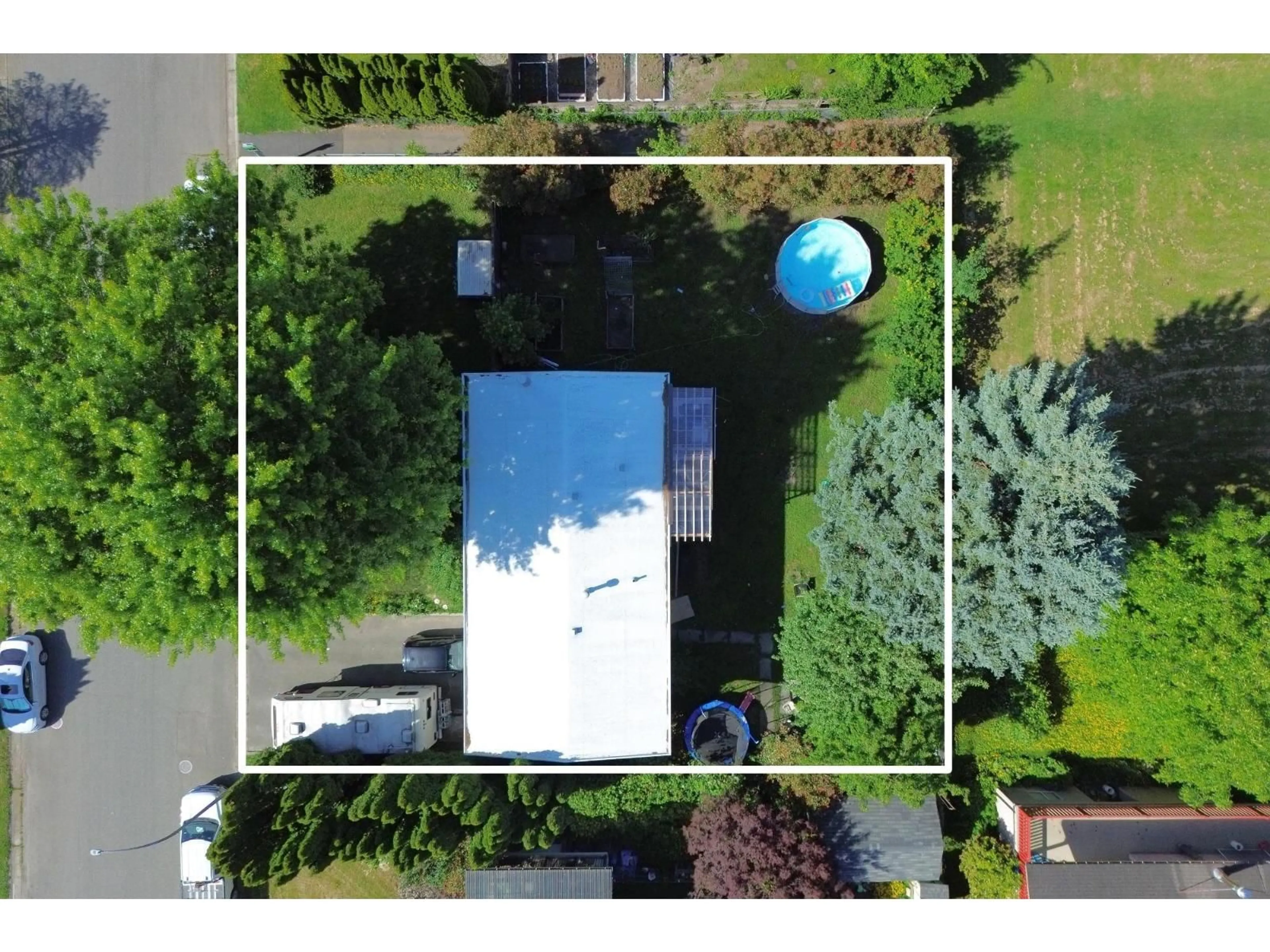 A pic from outside/outdoor area/front of a property/back of a property/a pic from drone, unknown for 8708 CORNWALL CRESCENT, Chilliwack British Columbia V2P7E6