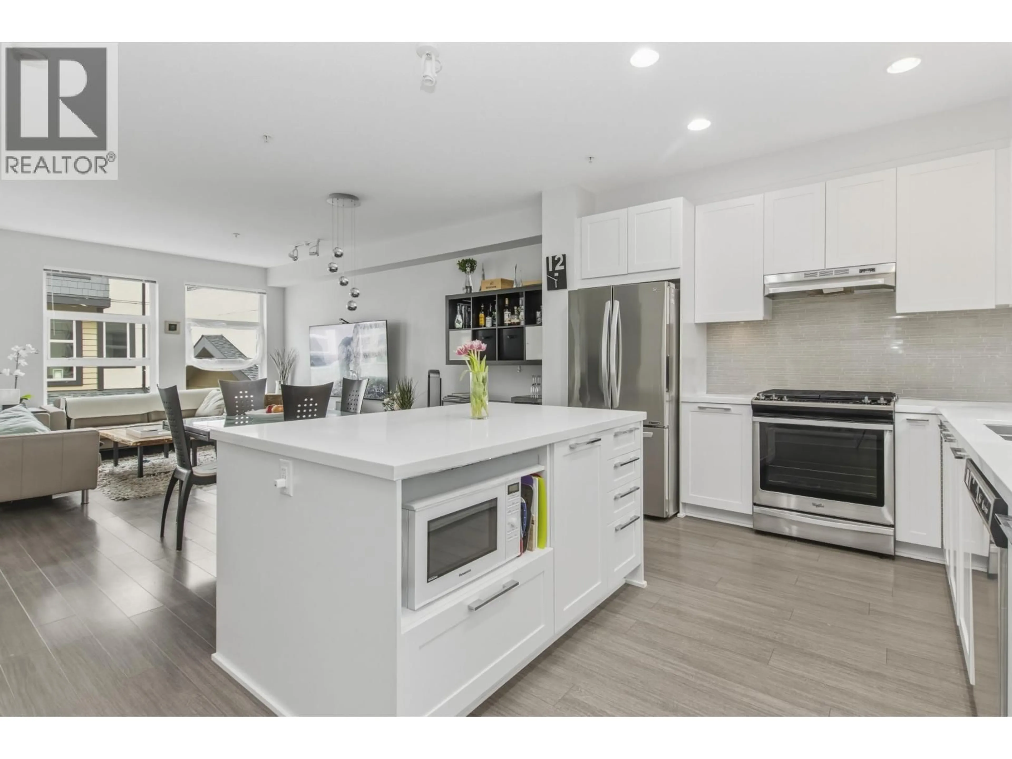 Open concept kitchen, unknown for 28 - 39548 LOGGERS LANE, Squamish British Columbia V8B0J7