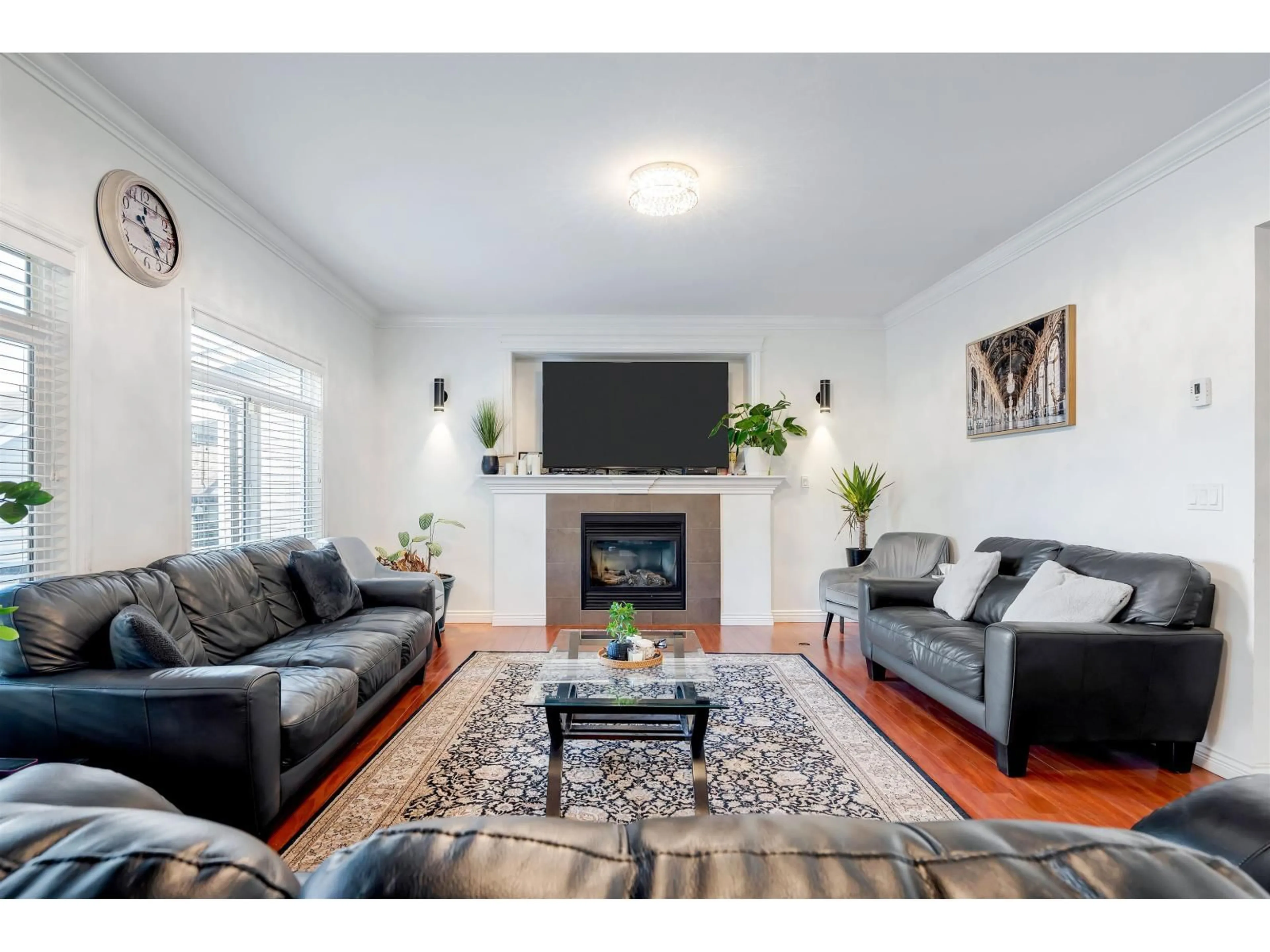 Living room with furniture, unknown for 27685 FRASER HIGHWAY, Abbotsford British Columbia V4X1M3