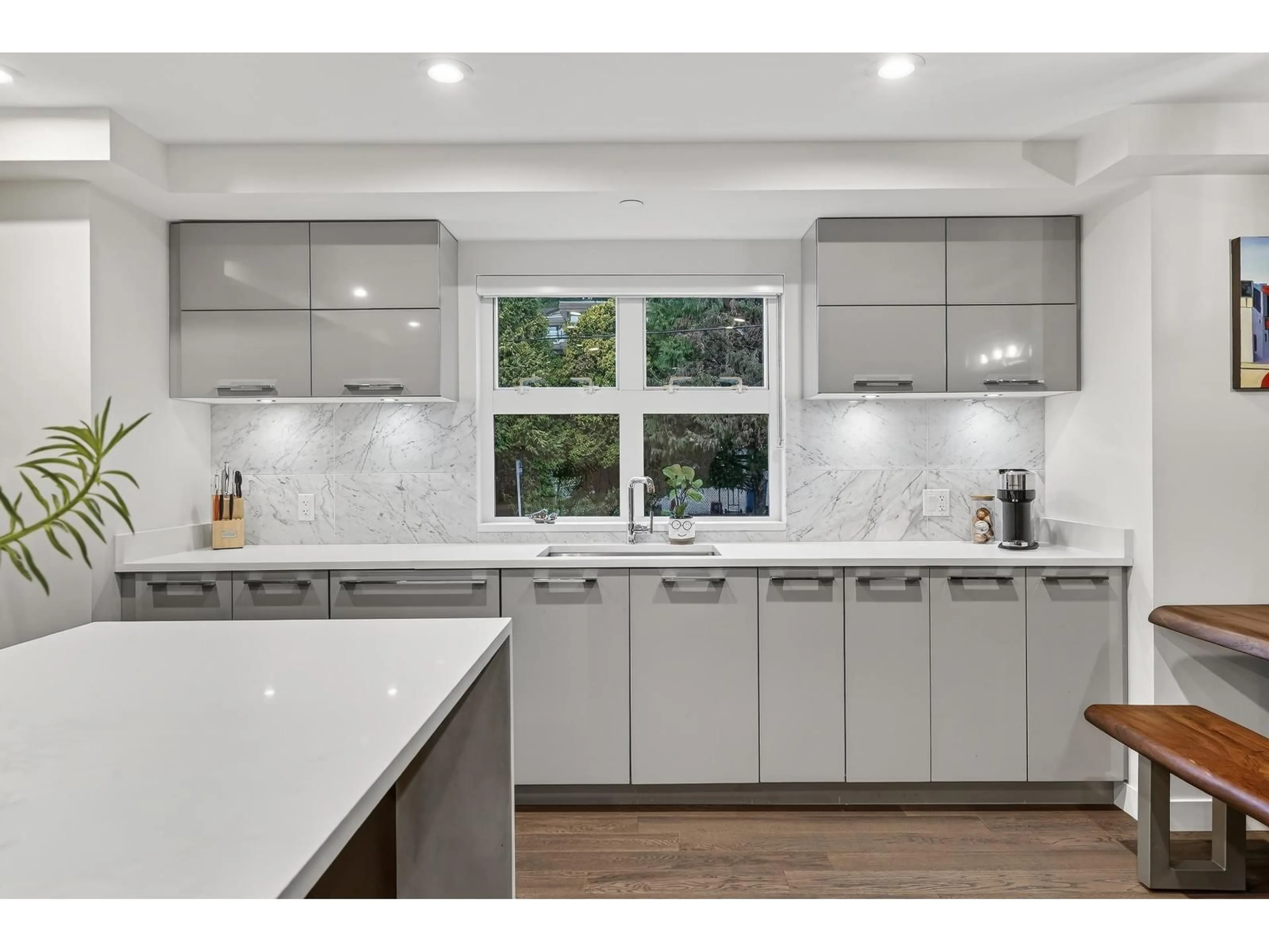 Contemporary kitchen, ceramic/tile floor for 205 - 1160 OXFORD STREET, Surrey British Columbia V4B0B3