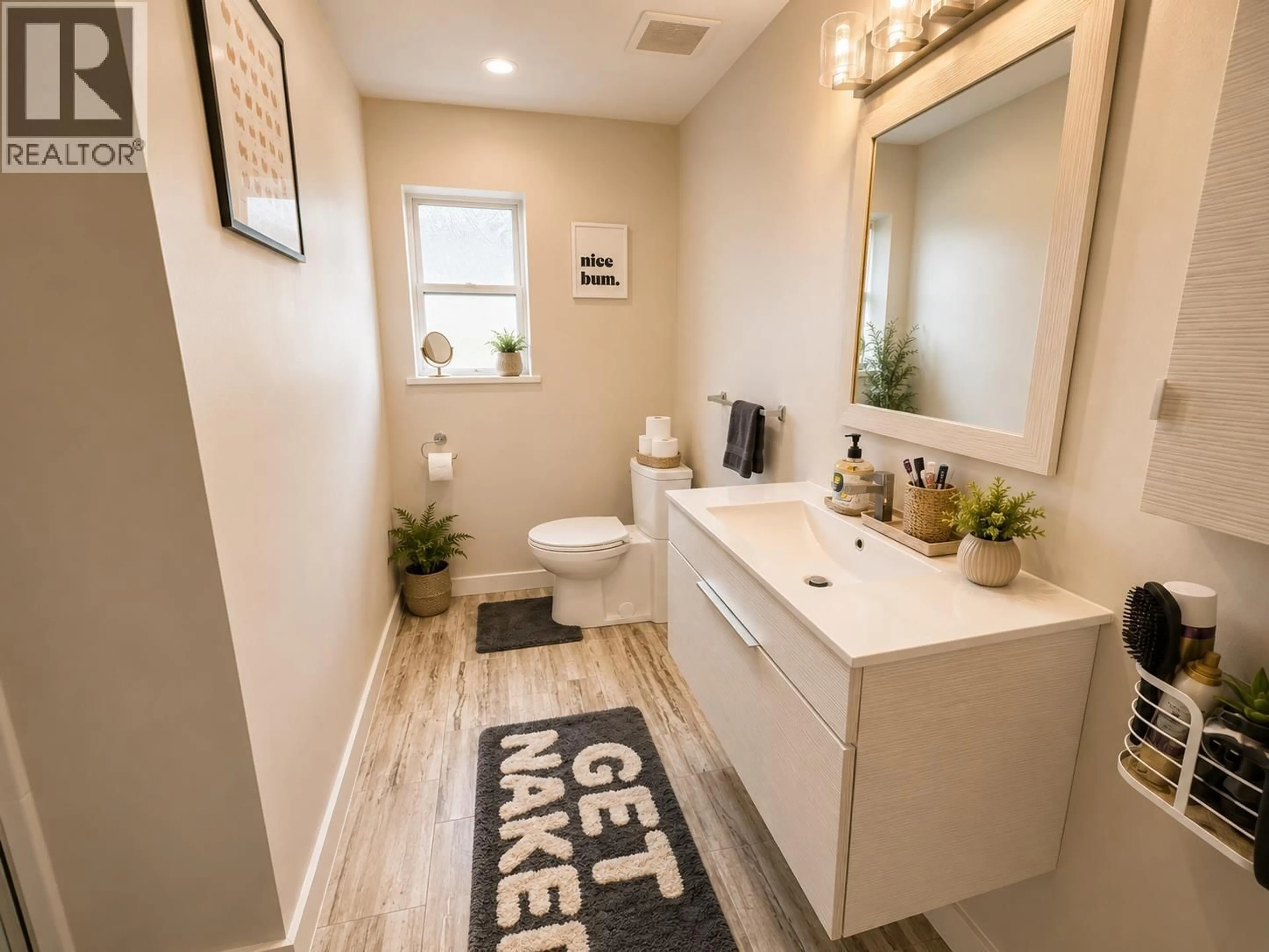 Contemporary bathroom, ceramic/tile floor for 38304 WESTWAY AVENUE, Squamish British Columbia V8B0W6