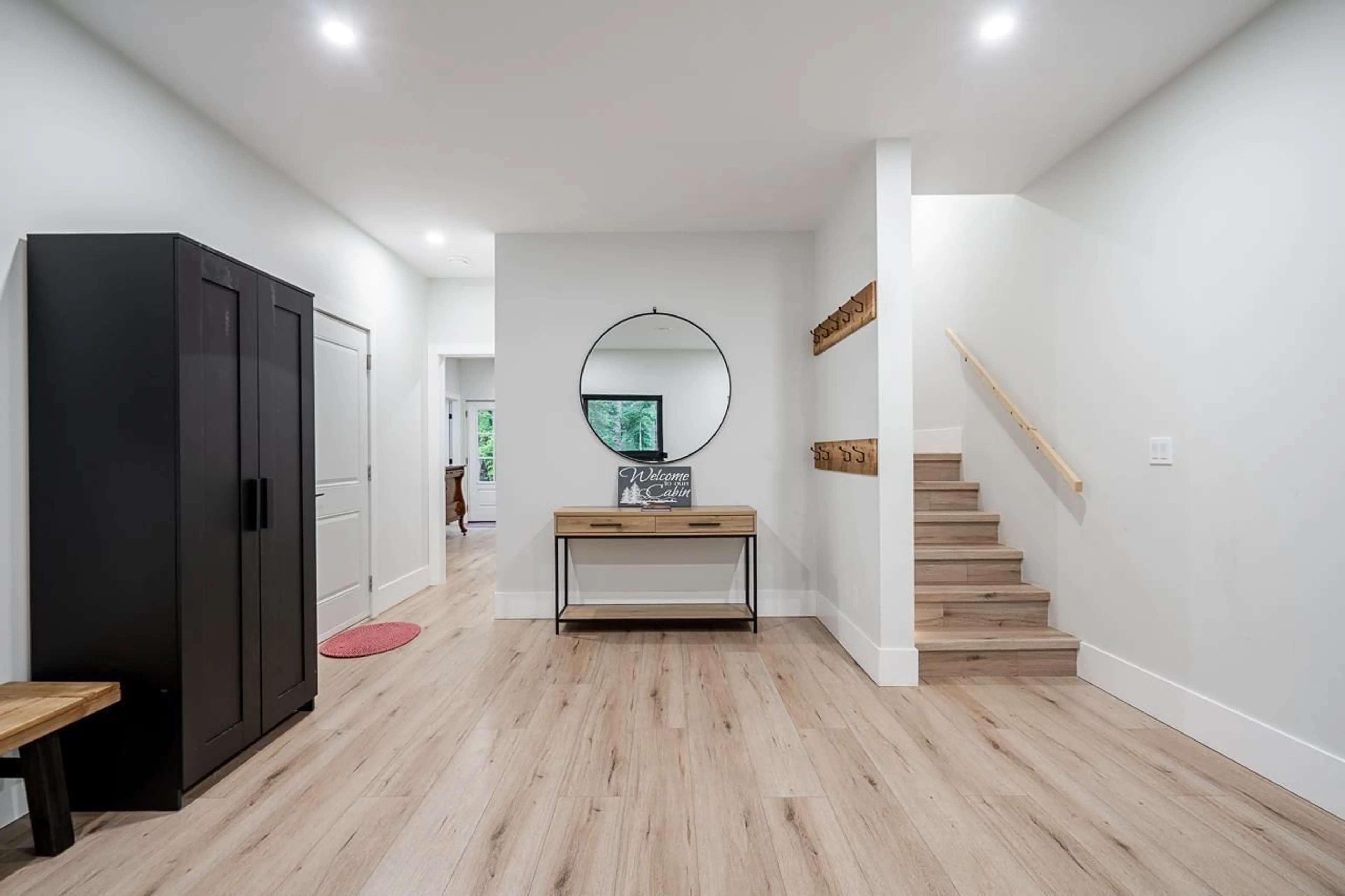 Indoor entryway for 47020 SNOWMIST DRIVE, Agassiz British Columbia V0M1A1