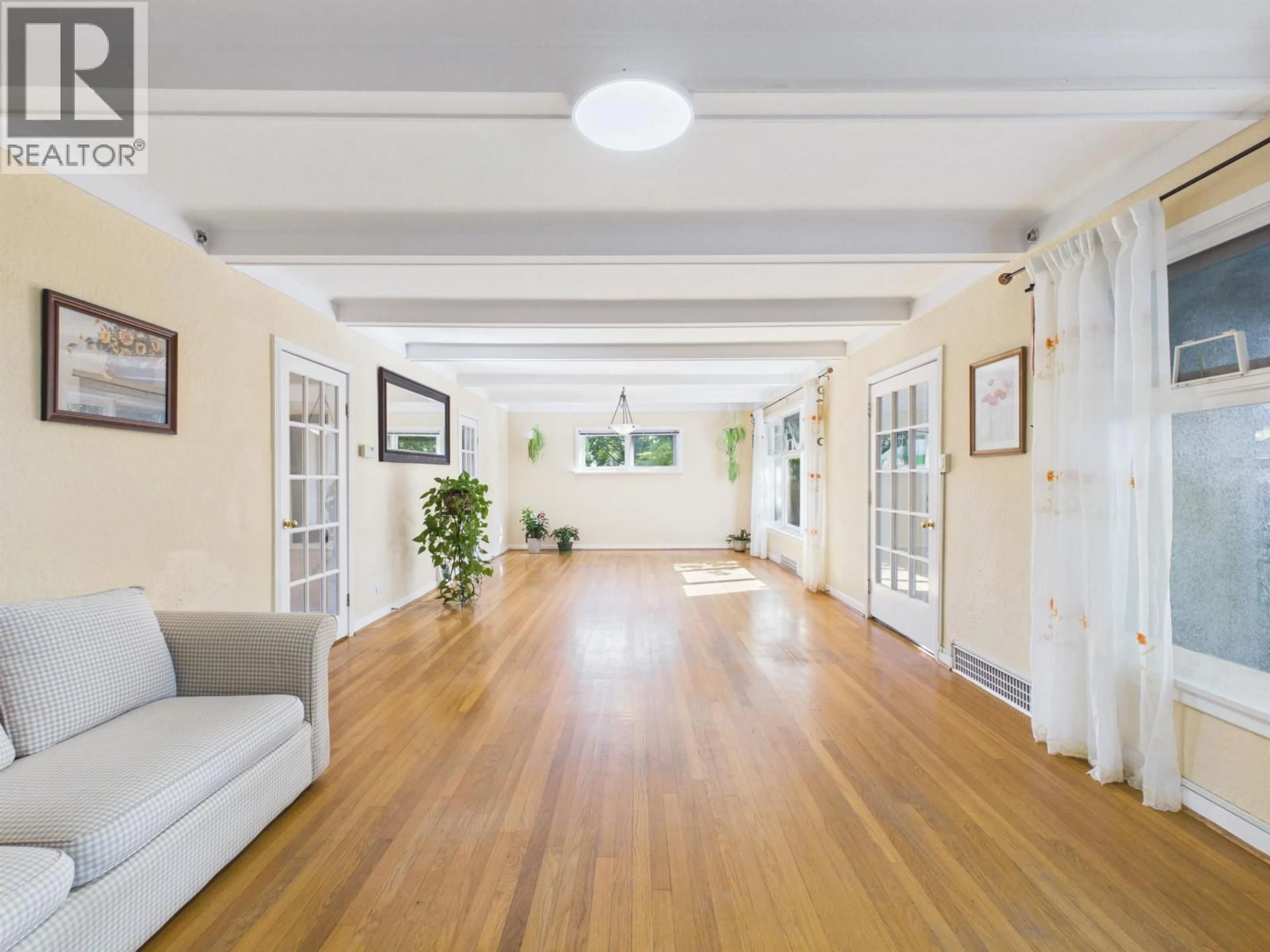 Indoor foyer for 3150 STEPHENS STREET, Vancouver British Columbia V6K3X5