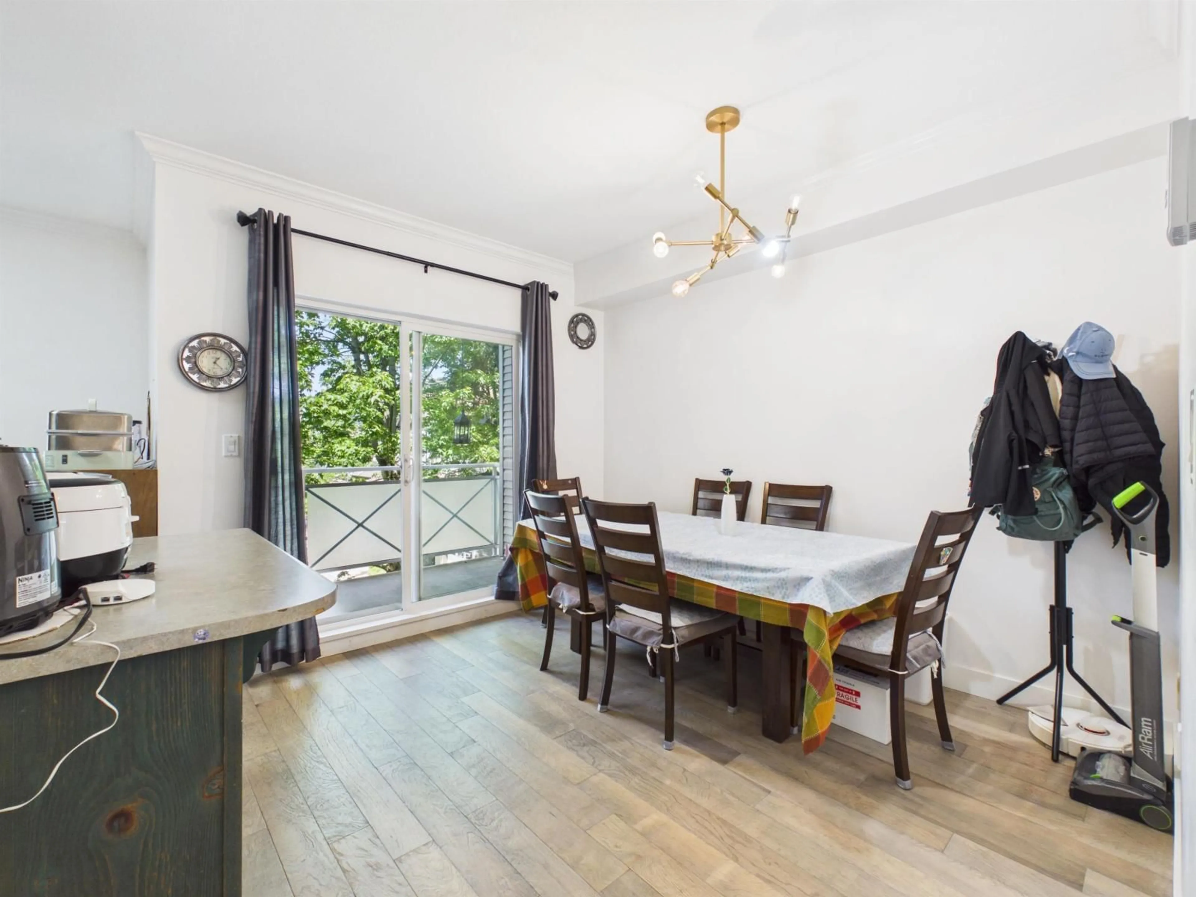 Dining room, wood/laminate floor for 8 - 15133 29A AVENUE, Surrey British Columbia V4P3G4