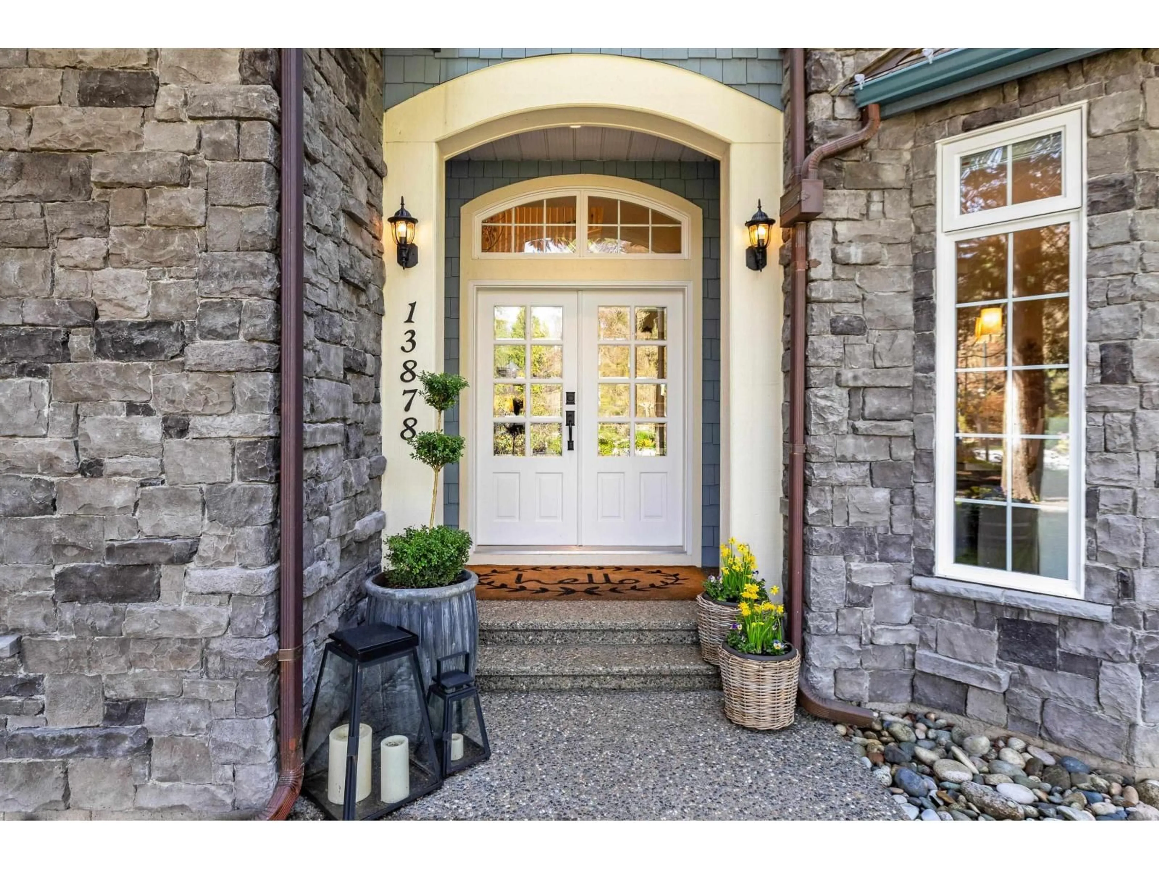 Indoor entryway for 13878 30 AVENUE, Surrey British Columbia V4P2N2