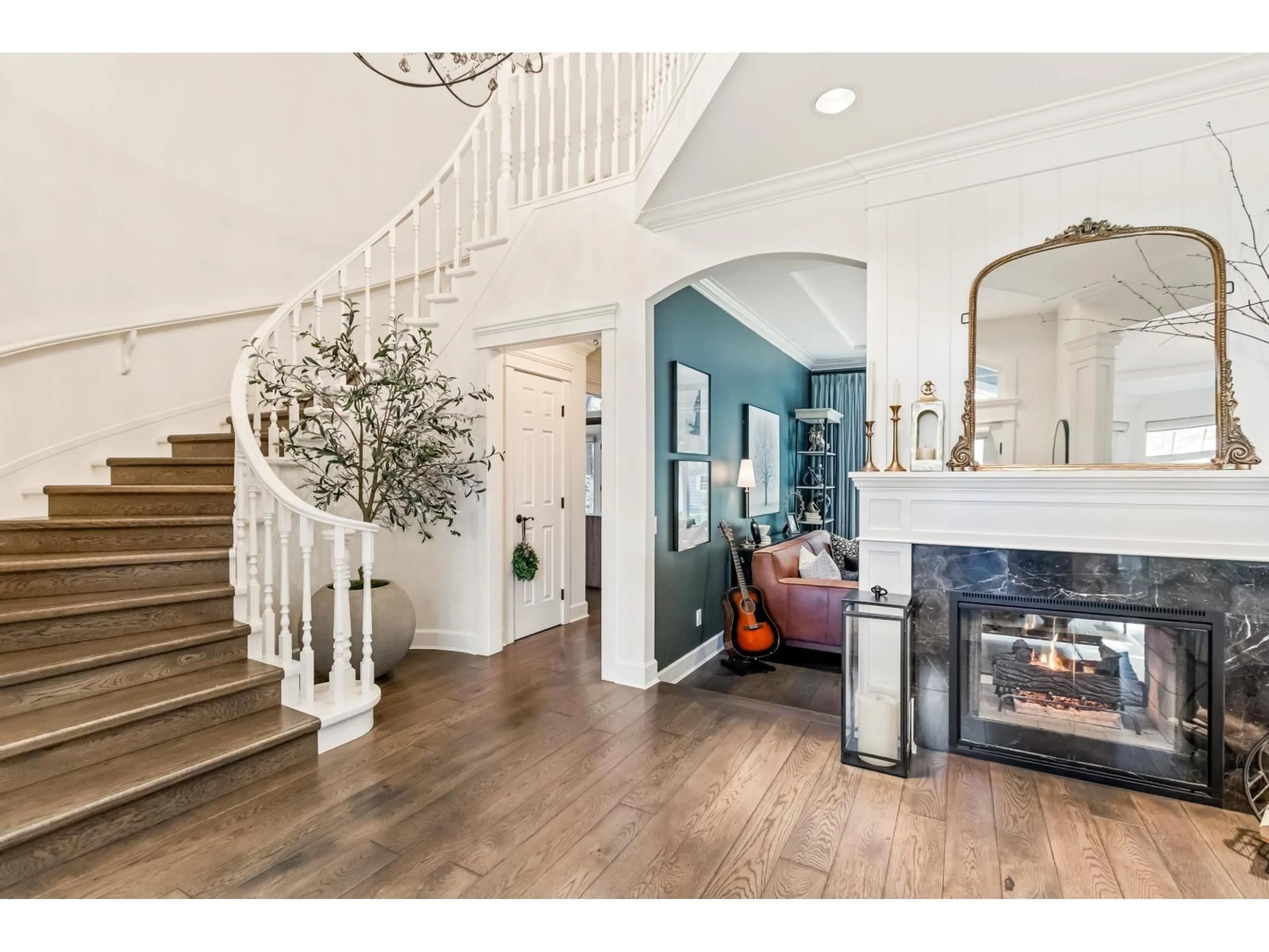 Indoor entryway for 13878 30 AVENUE, Surrey British Columbia V4P2N2