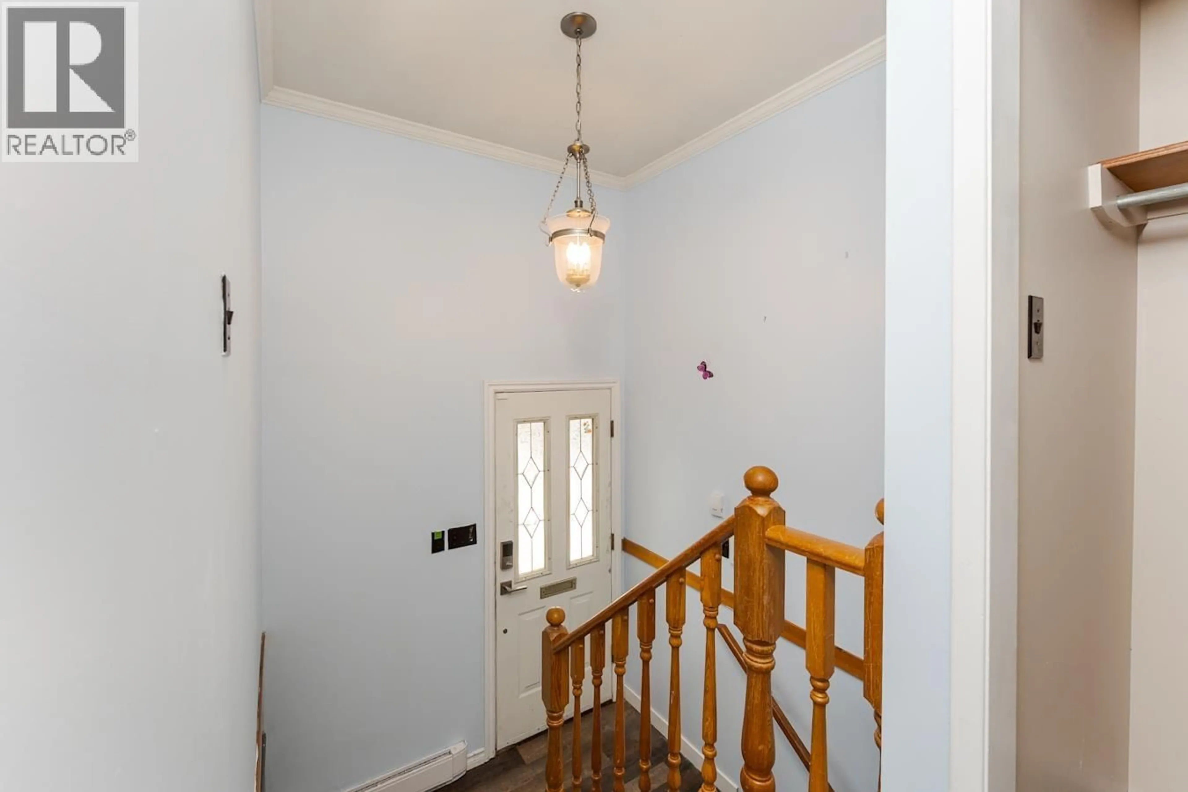 Indoor foyer for 1051 PARSNIP CRESCENT, Prince George British Columbia V2M4B7