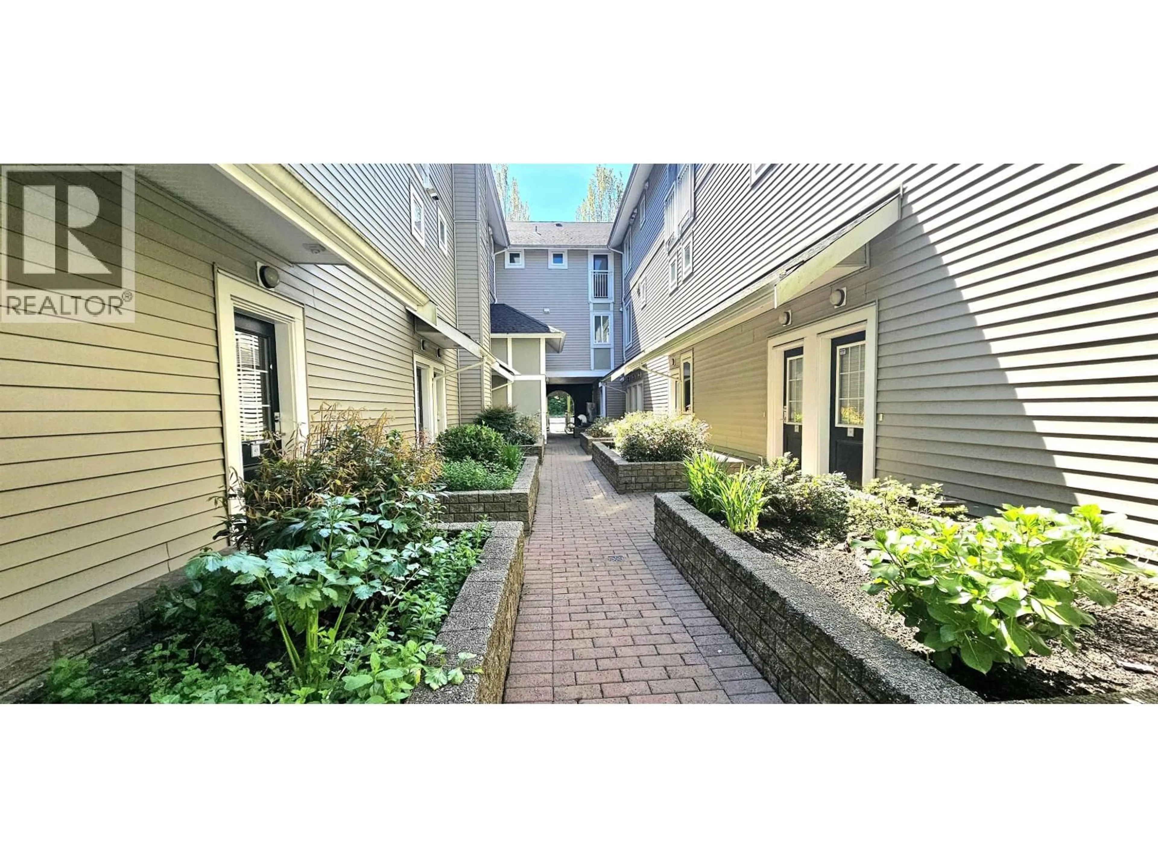 Patio, street for 47 - 6965 HASTINGS STREET, Burnaby British Columbia V5B4T8