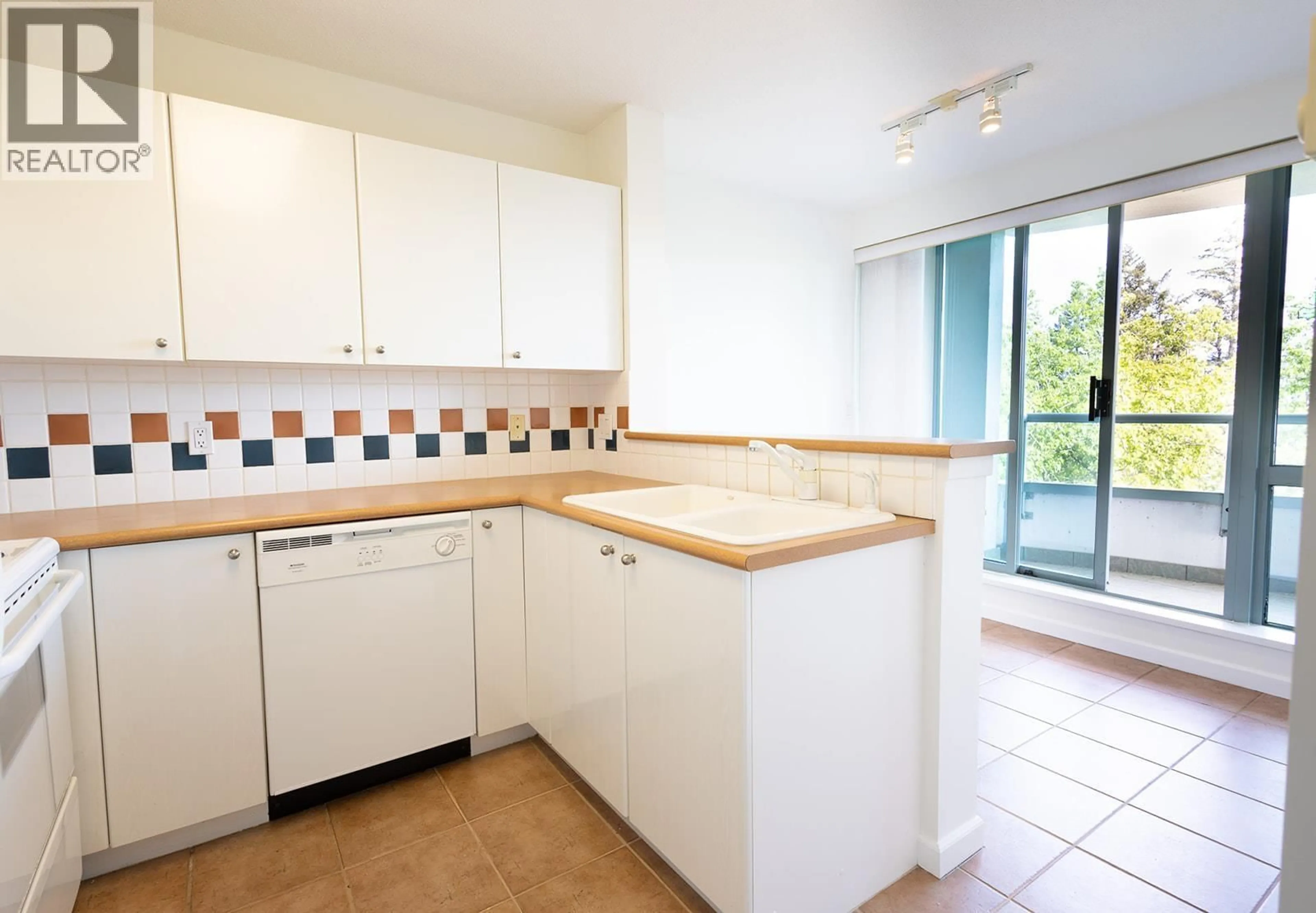 Standard kitchen, ceramic/tile floor for 807 - 6611 SOUTHOAKS CRESCENT, Burnaby British Columbia V5E4L5