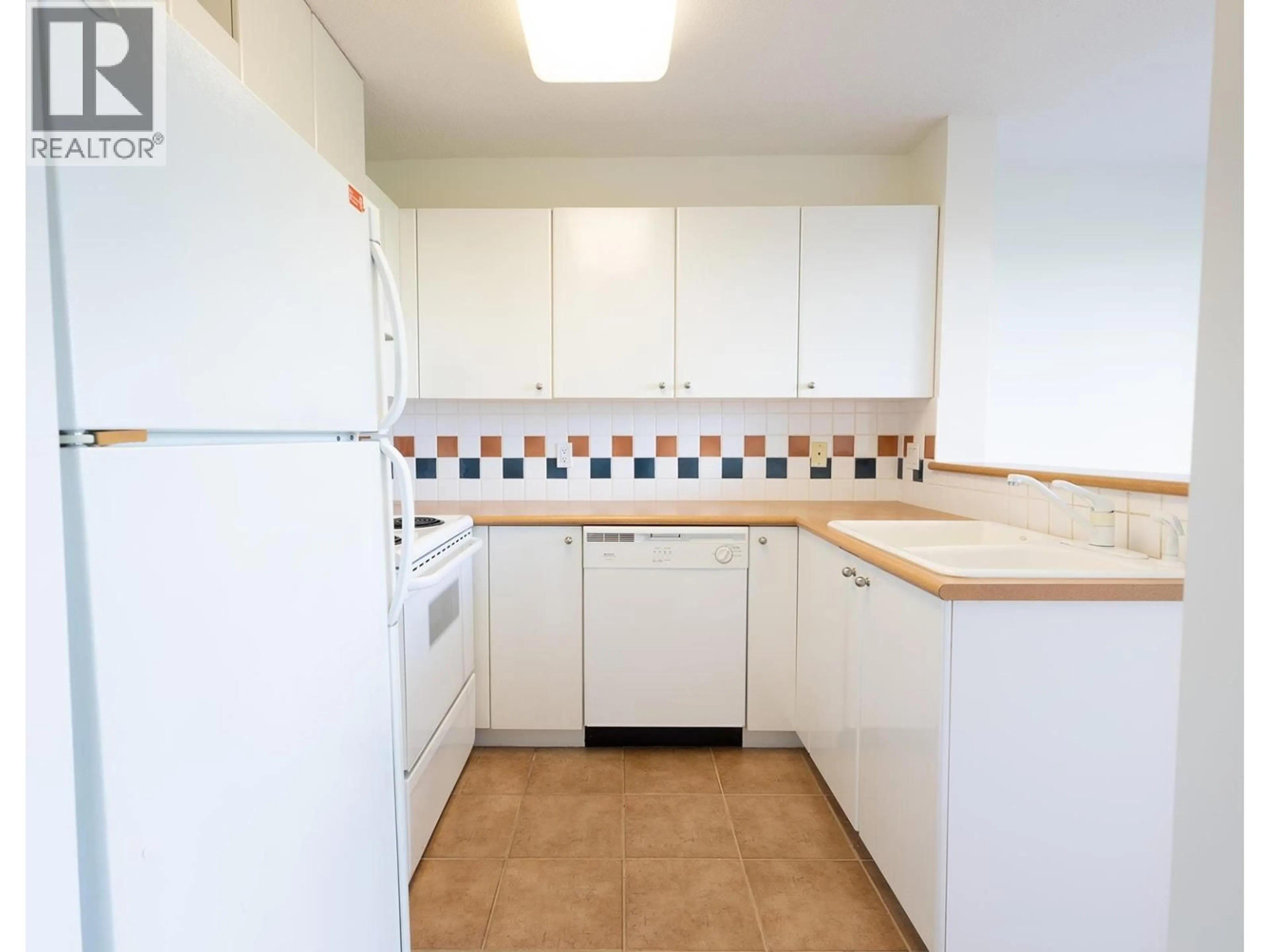 Standard kitchen, unknown for 807 - 6611 SOUTHOAKS CRESCENT, Burnaby British Columbia V5E4L5
