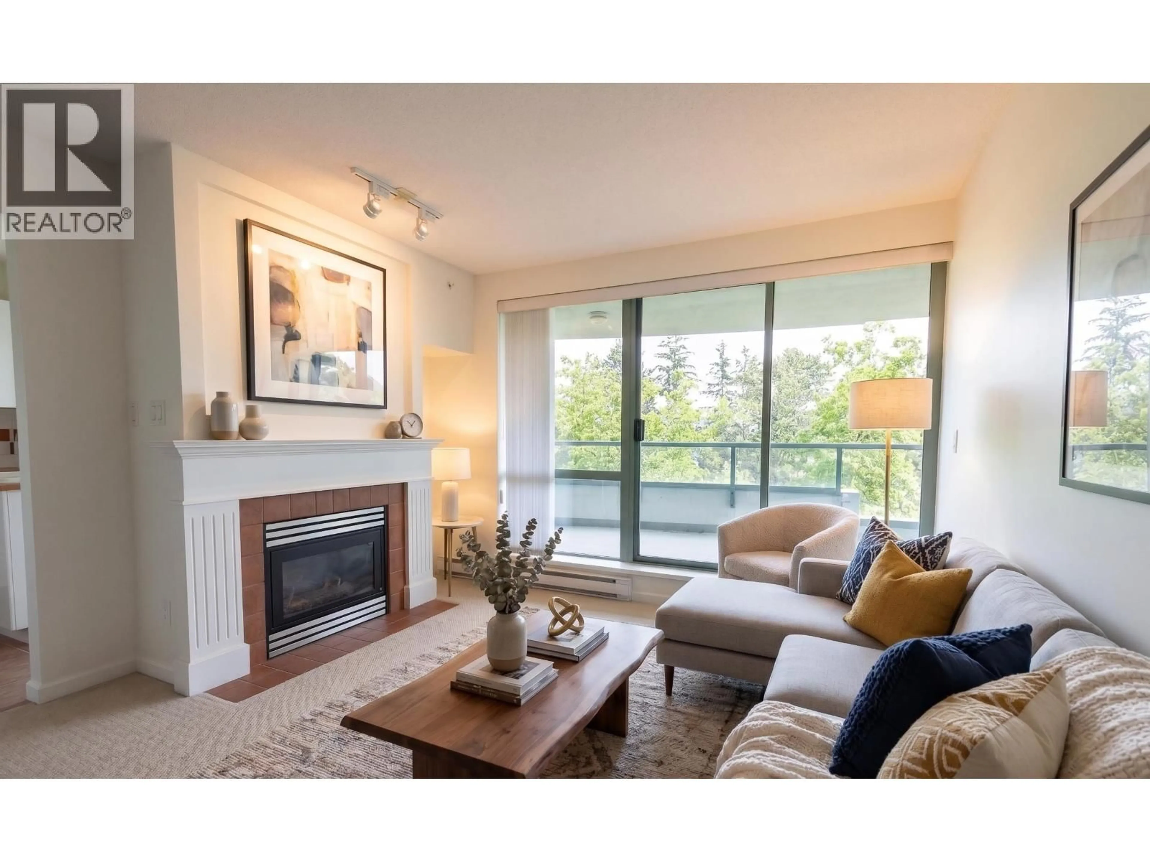 Living room with furniture, wood/laminate floor for 807 - 6611 SOUTHOAKS CRESCENT, Burnaby British Columbia V5E4L5