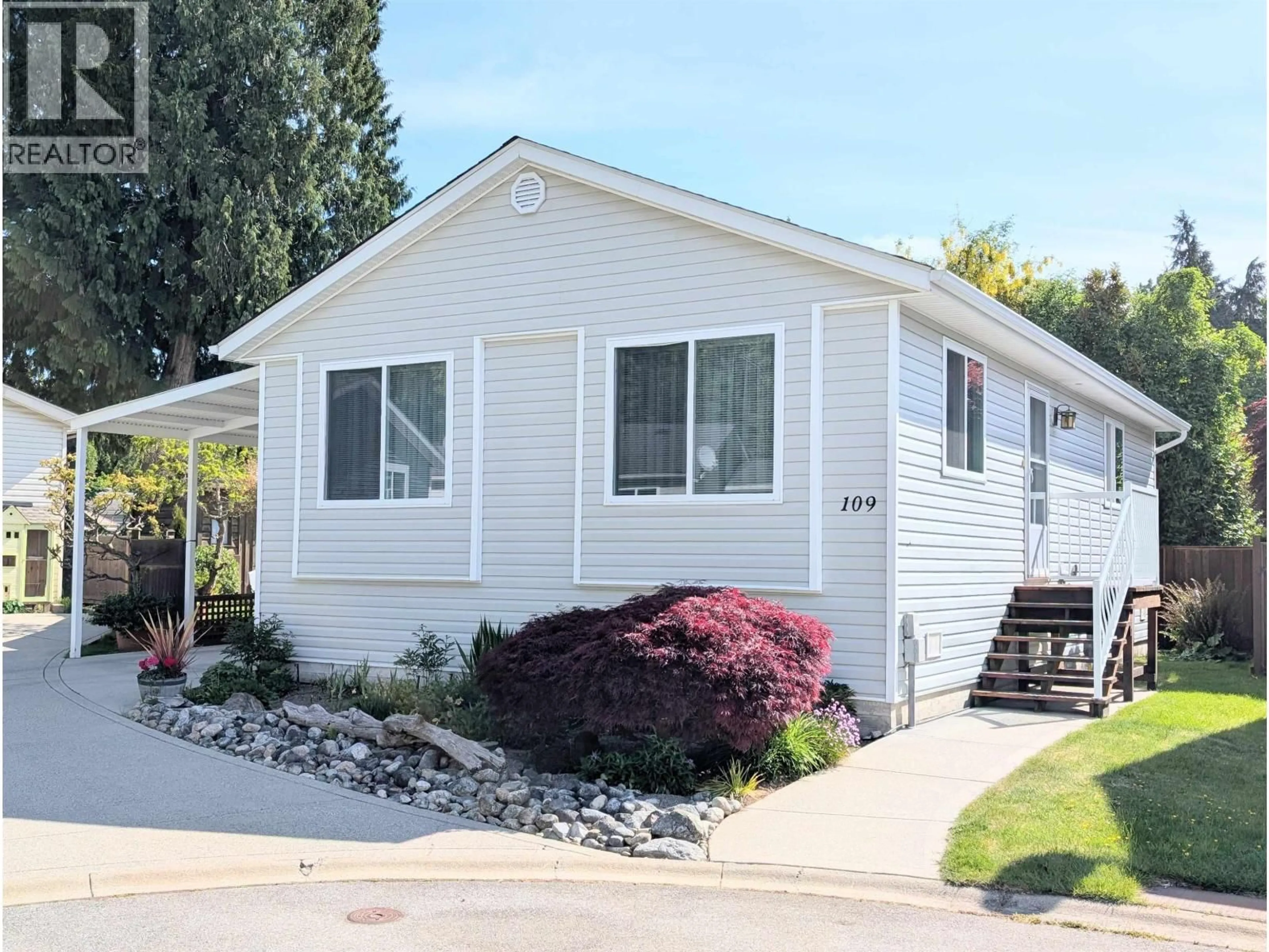Home with vinyl exterior material, street for 109 - 4510 101 HIGHWAY, Sechelt British Columbia V0N3A1