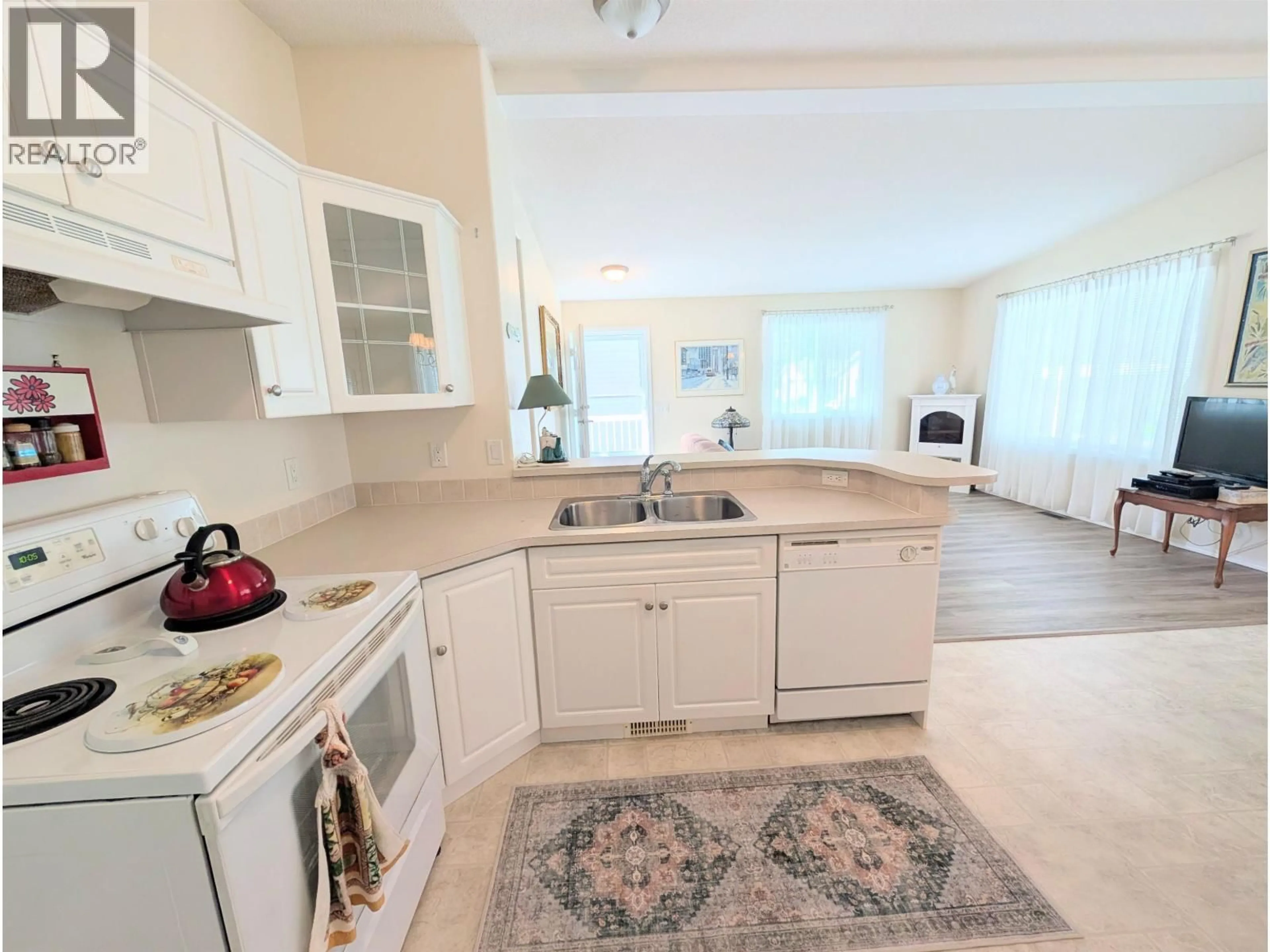 Standard kitchen, ceramic/tile floor for 109 - 4510 101 HIGHWAY, Sechelt British Columbia V0N3A1