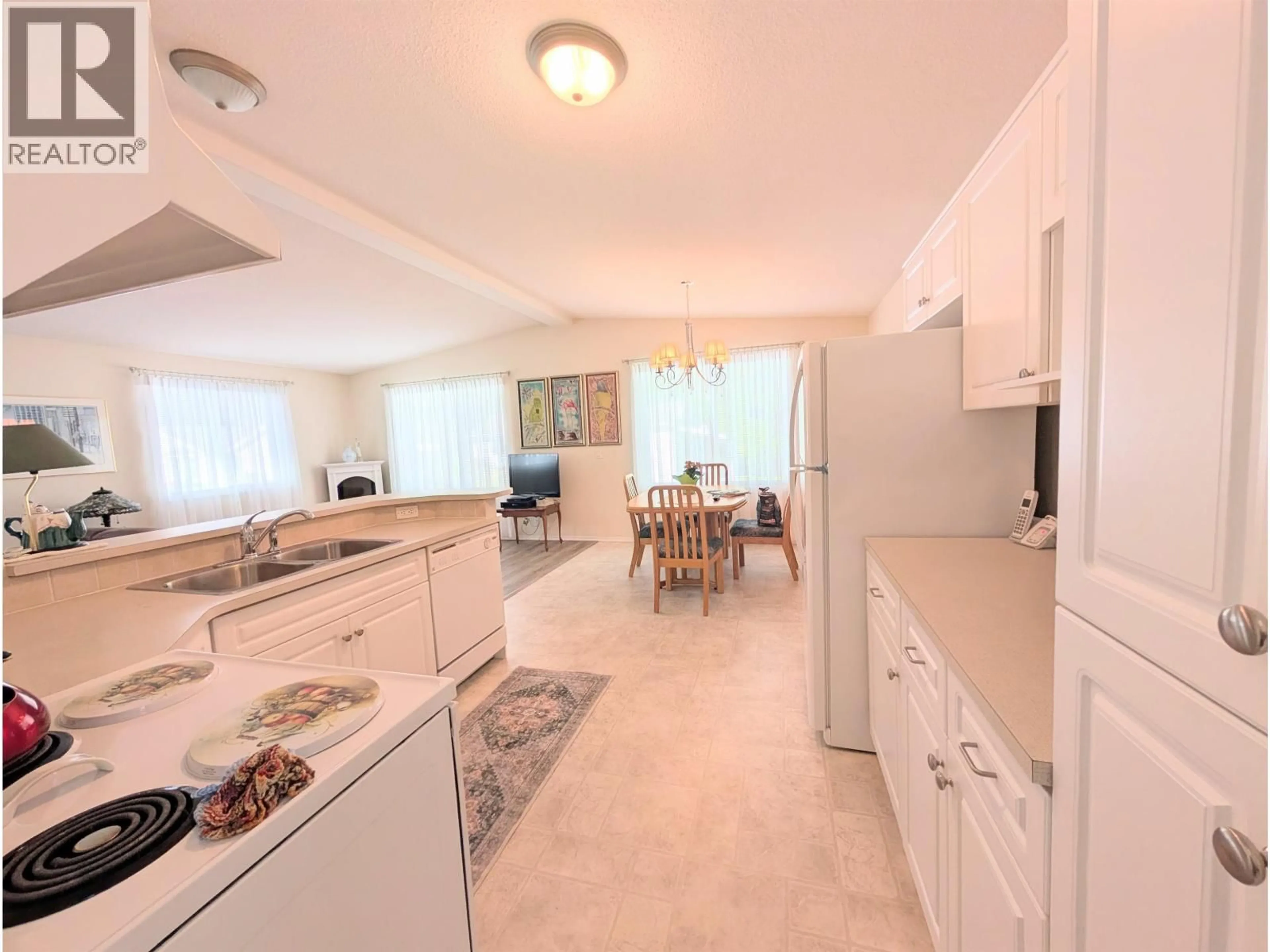 Open concept kitchen, ceramic/tile floor for 109 - 4510 101 HIGHWAY, Sechelt British Columbia V0N3A1