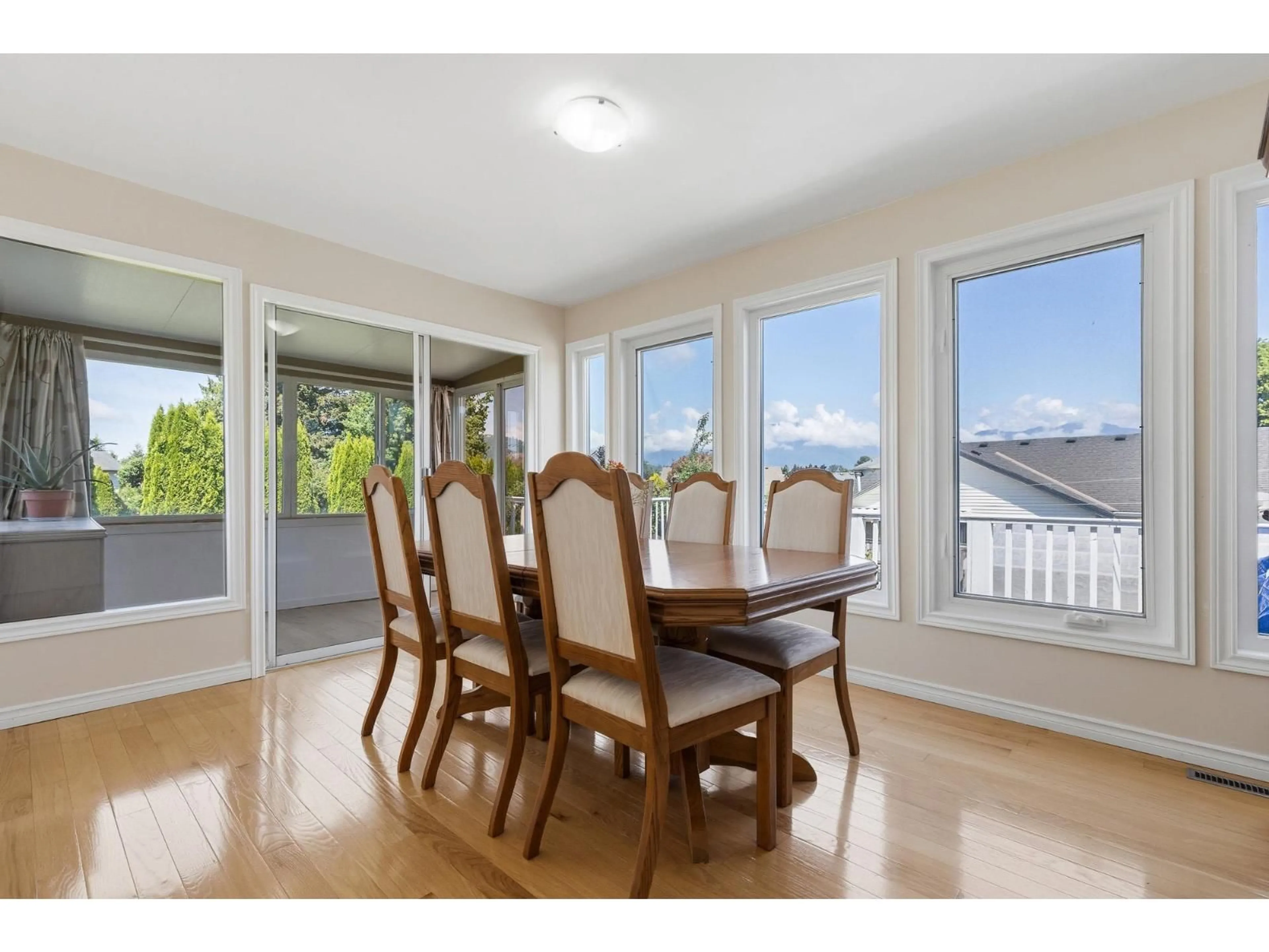 Dining room, wood/laminate floor for 7495 LEARY CRESCENT, Chilliwack British Columbia V2R3H4