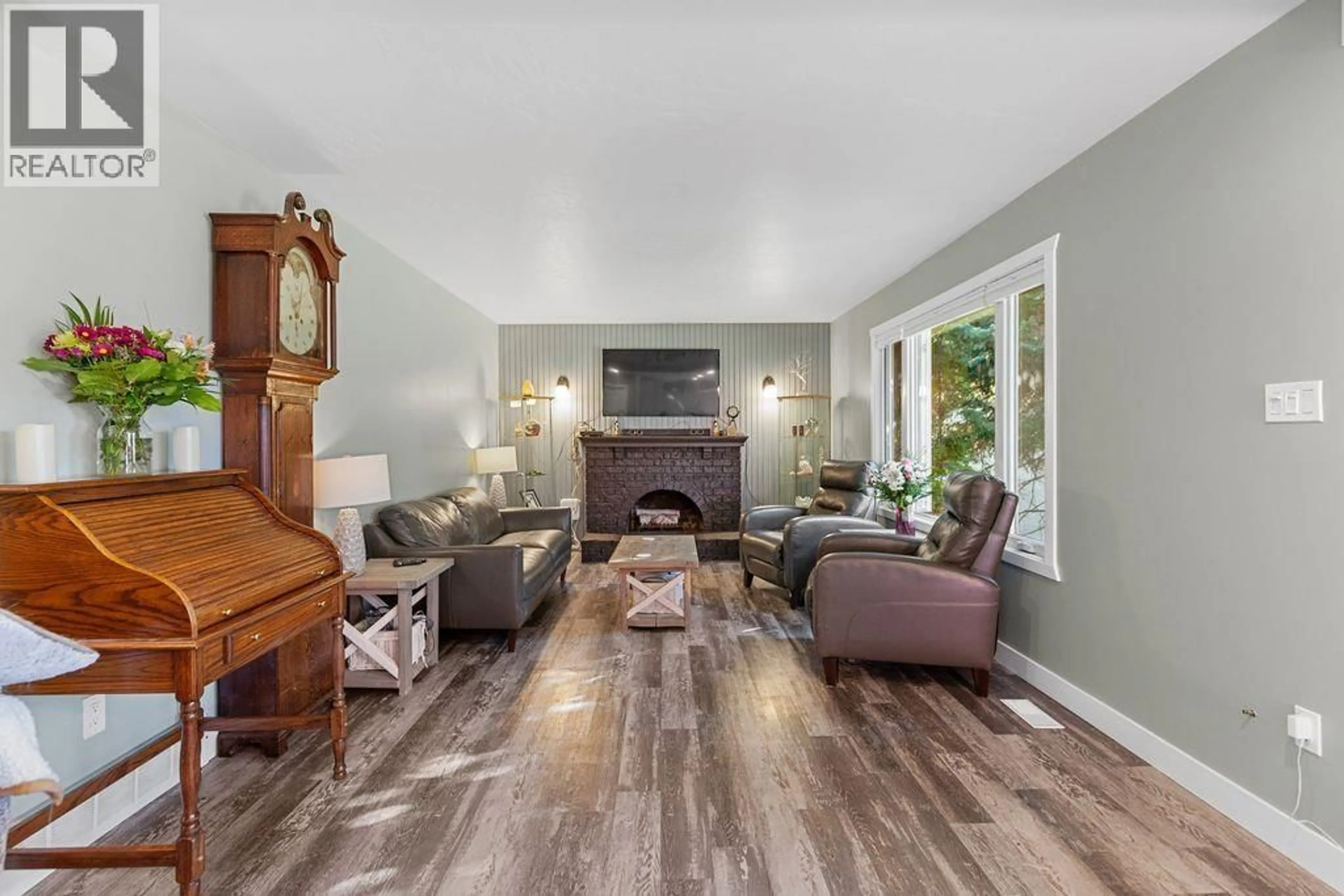 Living room with furniture, unknown for 7189 GUELPH PLACE, Prince George British Columbia V2N4A2