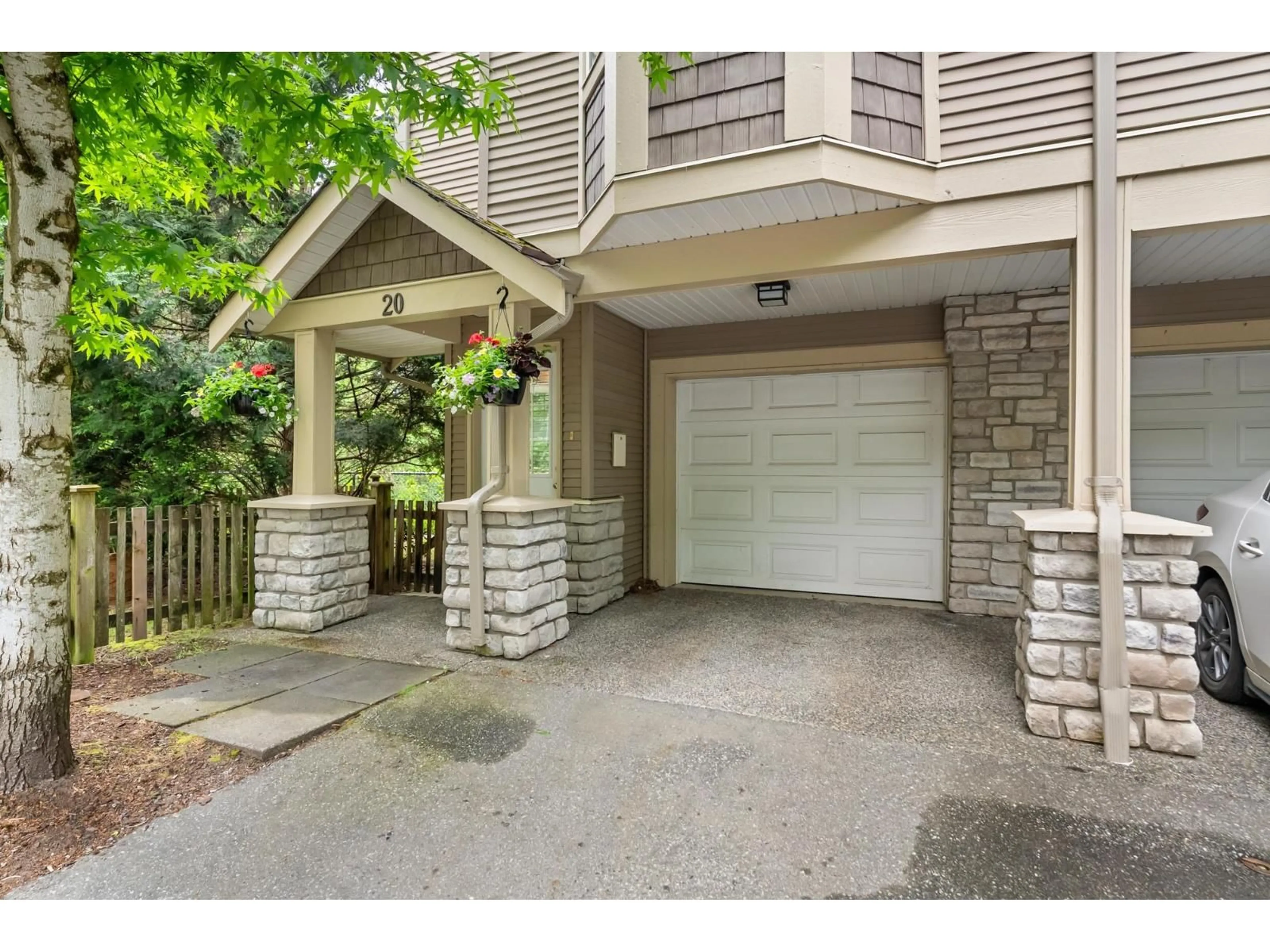 Indoor entryway for 20 - 33321 GEORGE FERGUSON WAY, Abbotsford British Columbia V2S2L6