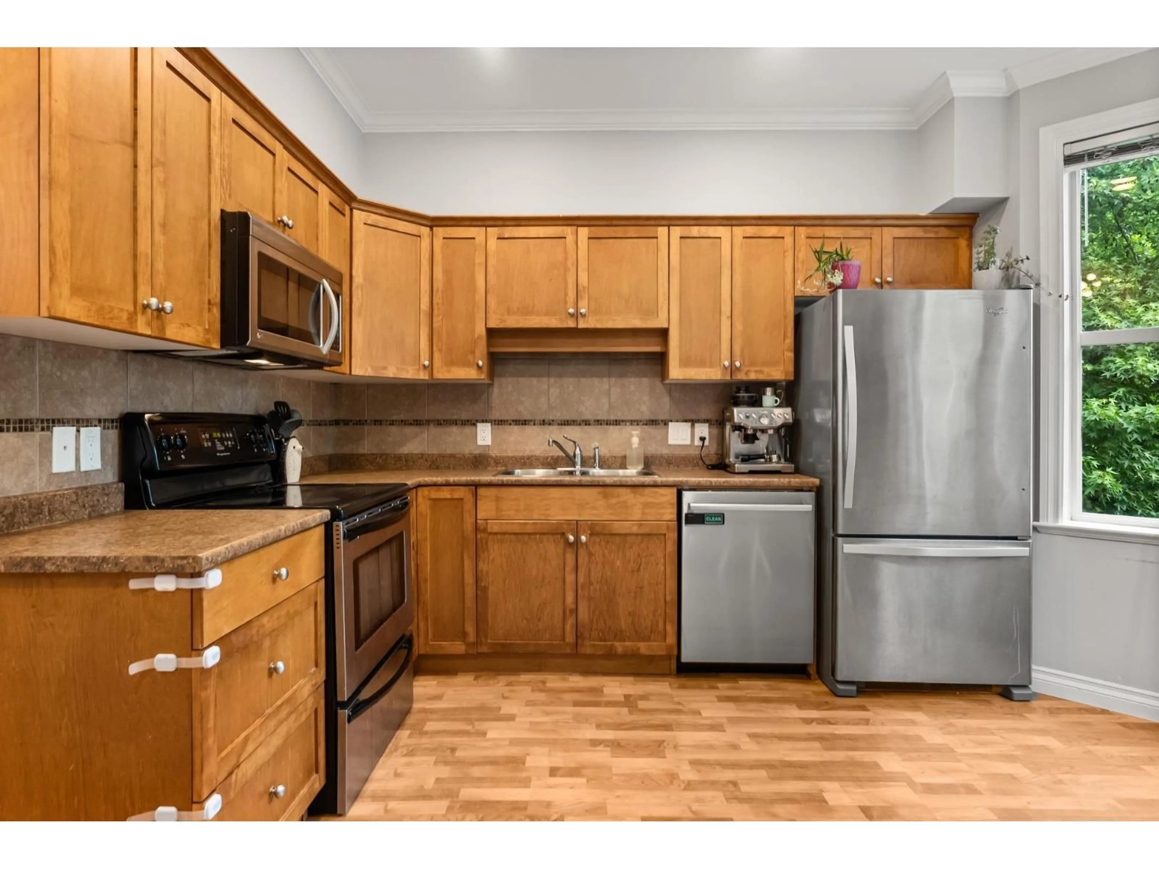 Standard kitchen, unknown for 20 - 33321 GEORGE FERGUSON WAY, Abbotsford British Columbia V2S2L6