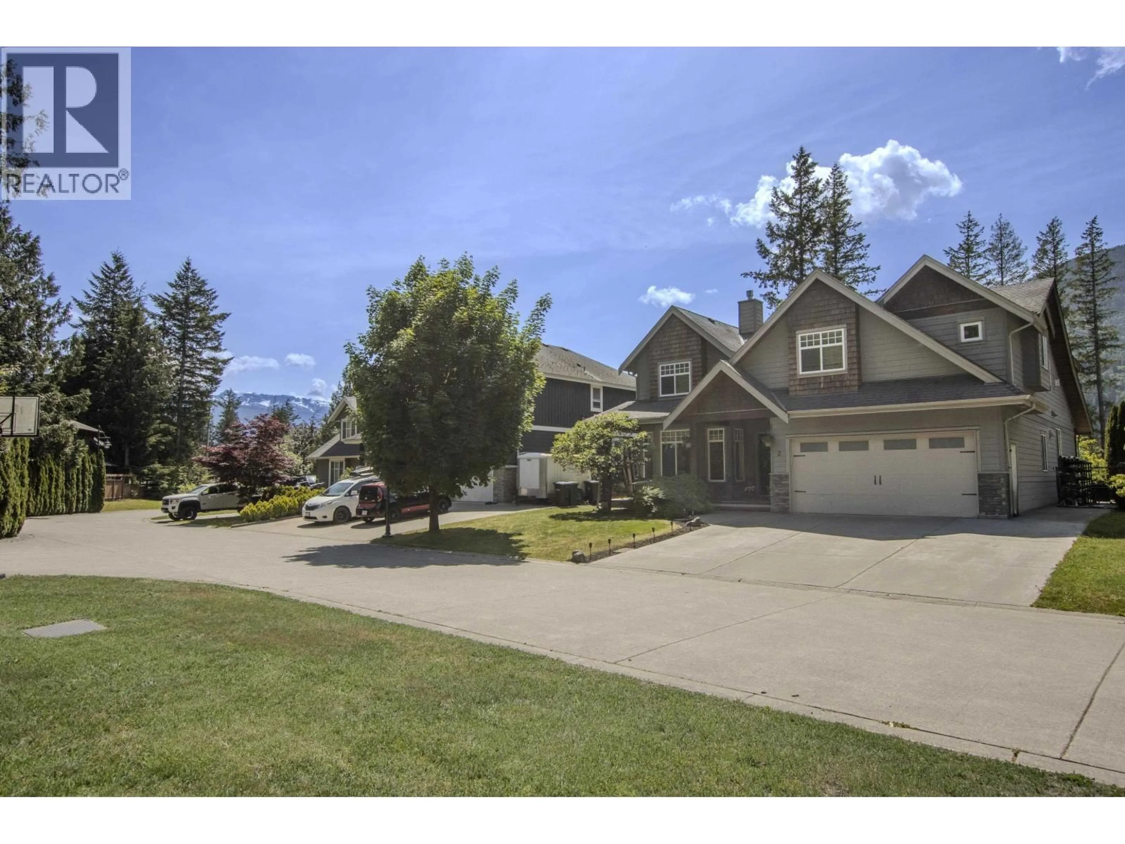 A pic from outside/outdoor area/front of a property/back of a property/a pic from drone, street for 3 - 1355 DEPOT ROAD, Squamish British Columbia V0N1H0