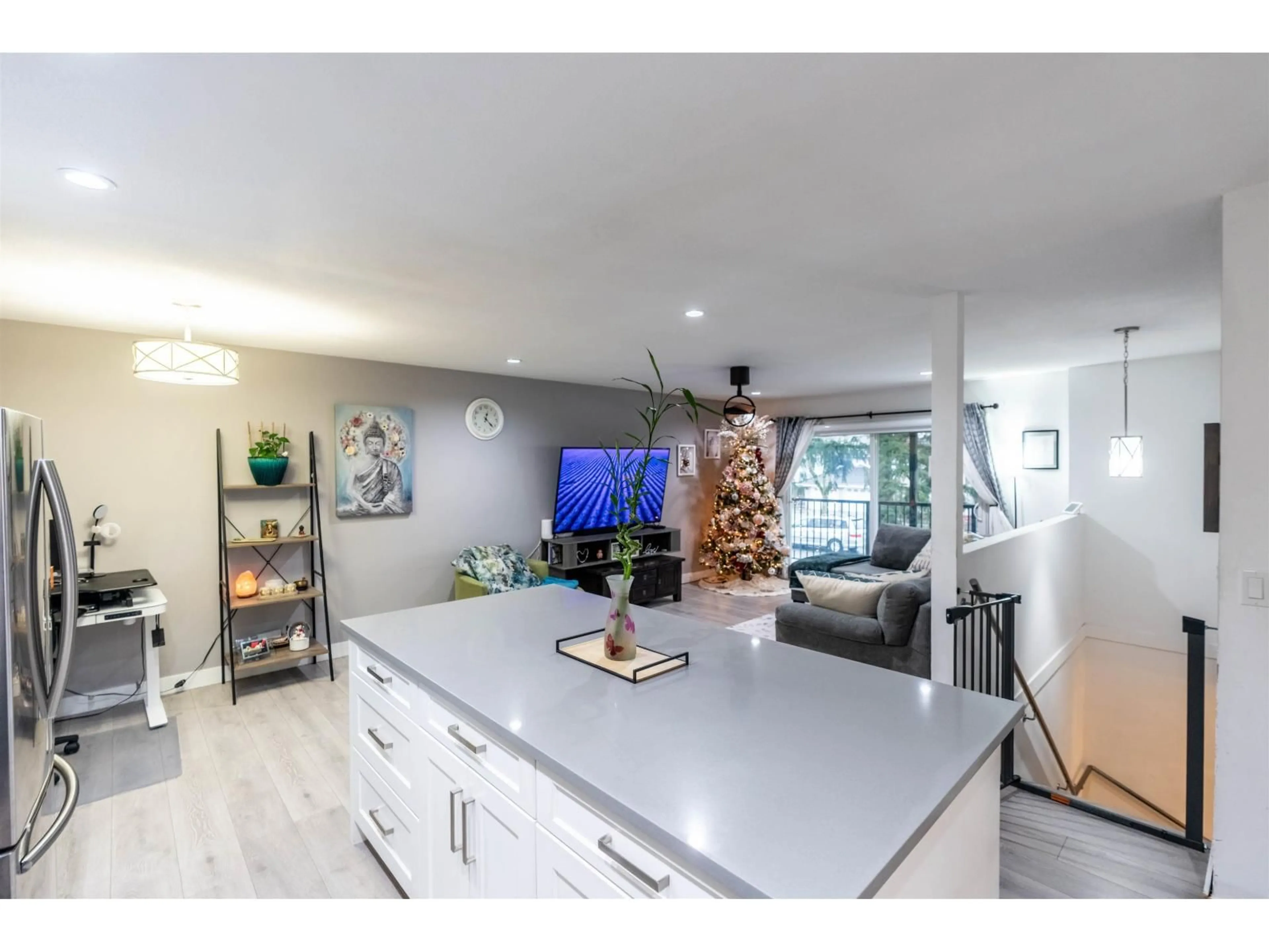 Open concept kitchen, unknown for 13933 90A AVENUE, Surrey British Columbia V3V6Z7