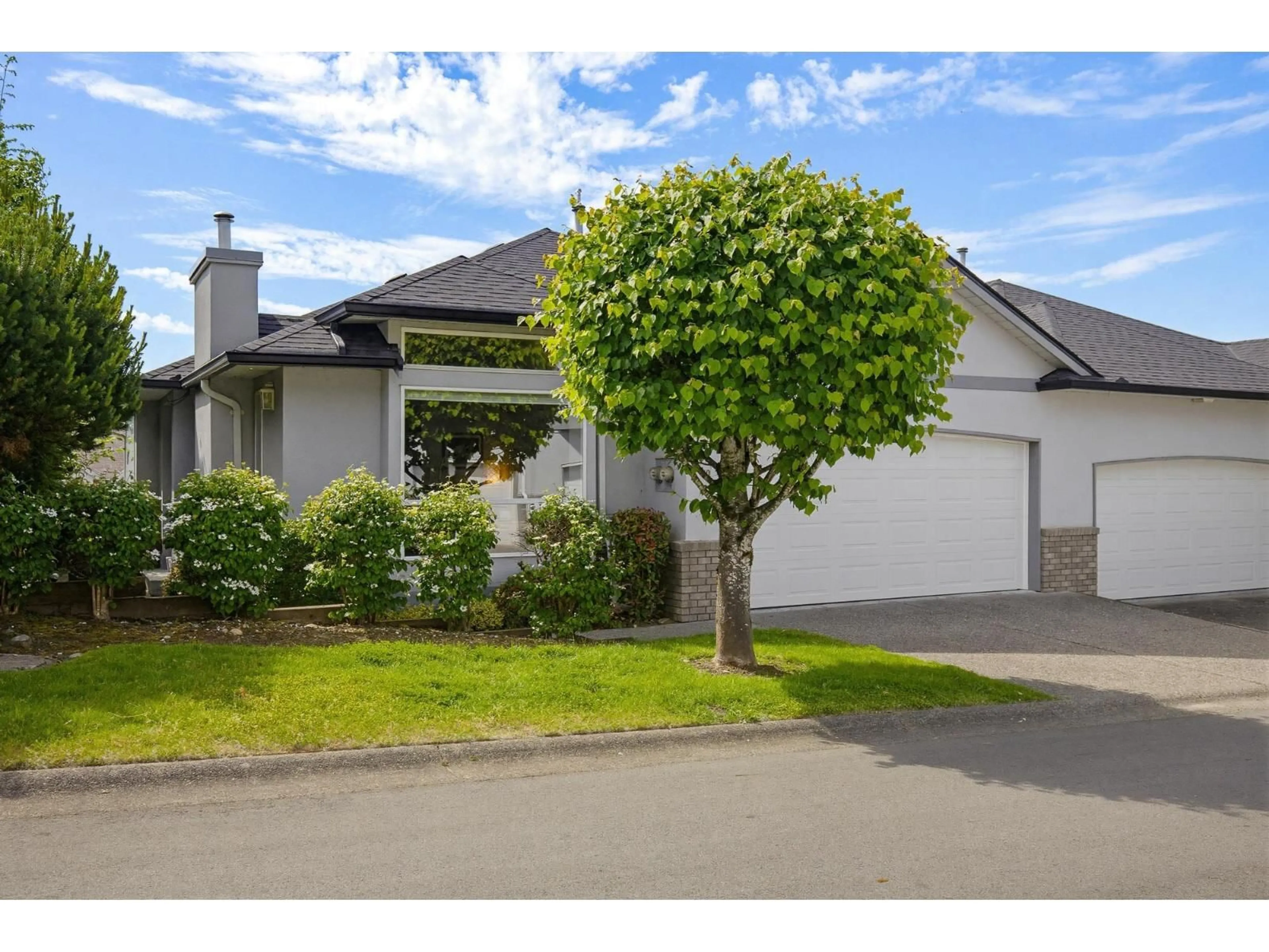A pic from outside/outdoor area/front of a property/back of a property/a pic from drone, street for 10 - 3902 LATIMER STREET, Abbotsford British Columbia V2S7L5