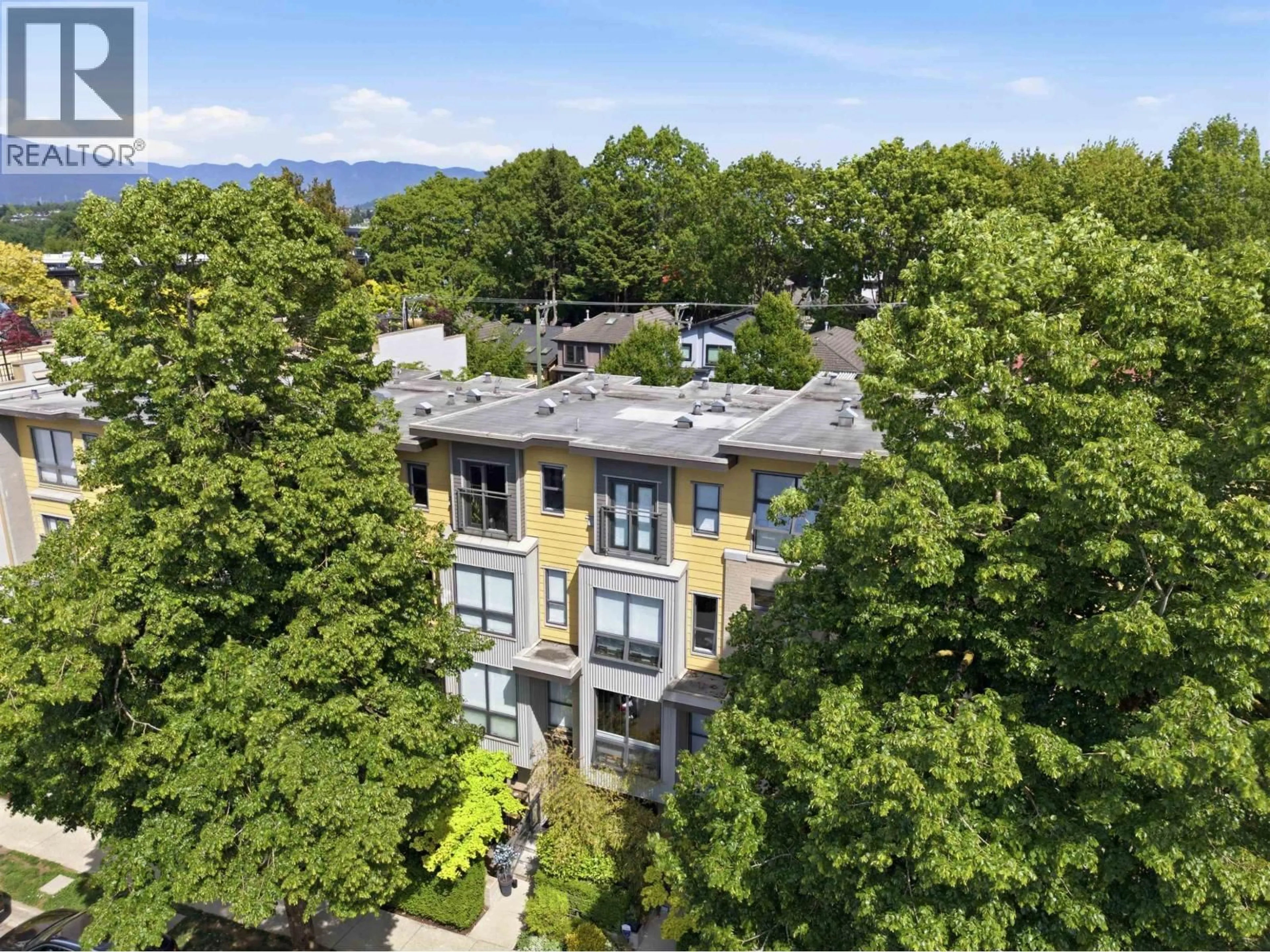 A pic from outside/outdoor area/front of a property/back of a property/a pic from drone, unknown for 3750 COMMERCIAL STREET, Vancouver British Columbia V5N4G2