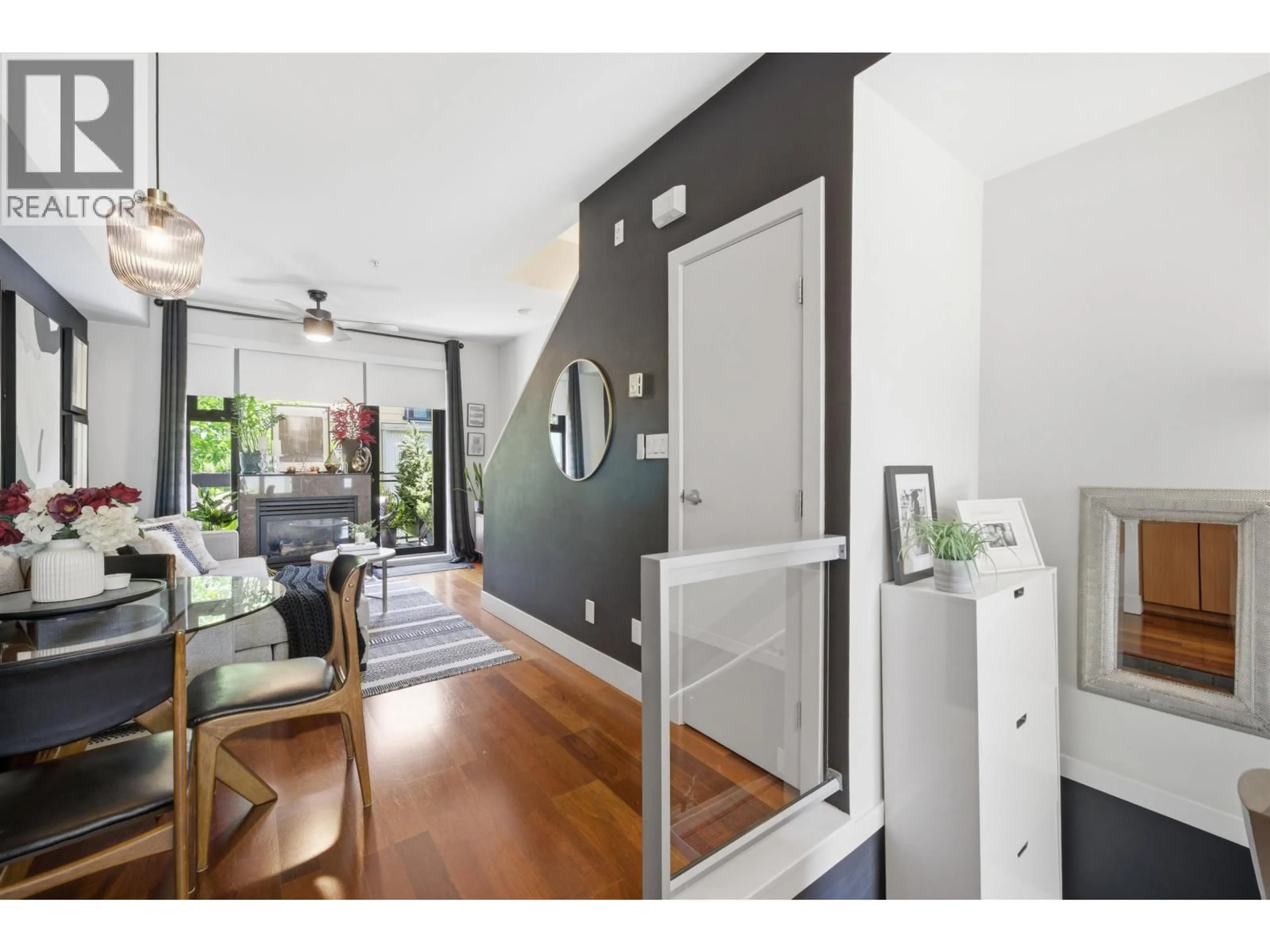 Indoor entryway for 3750 COMMERCIAL STREET, Vancouver British Columbia V5N4G2