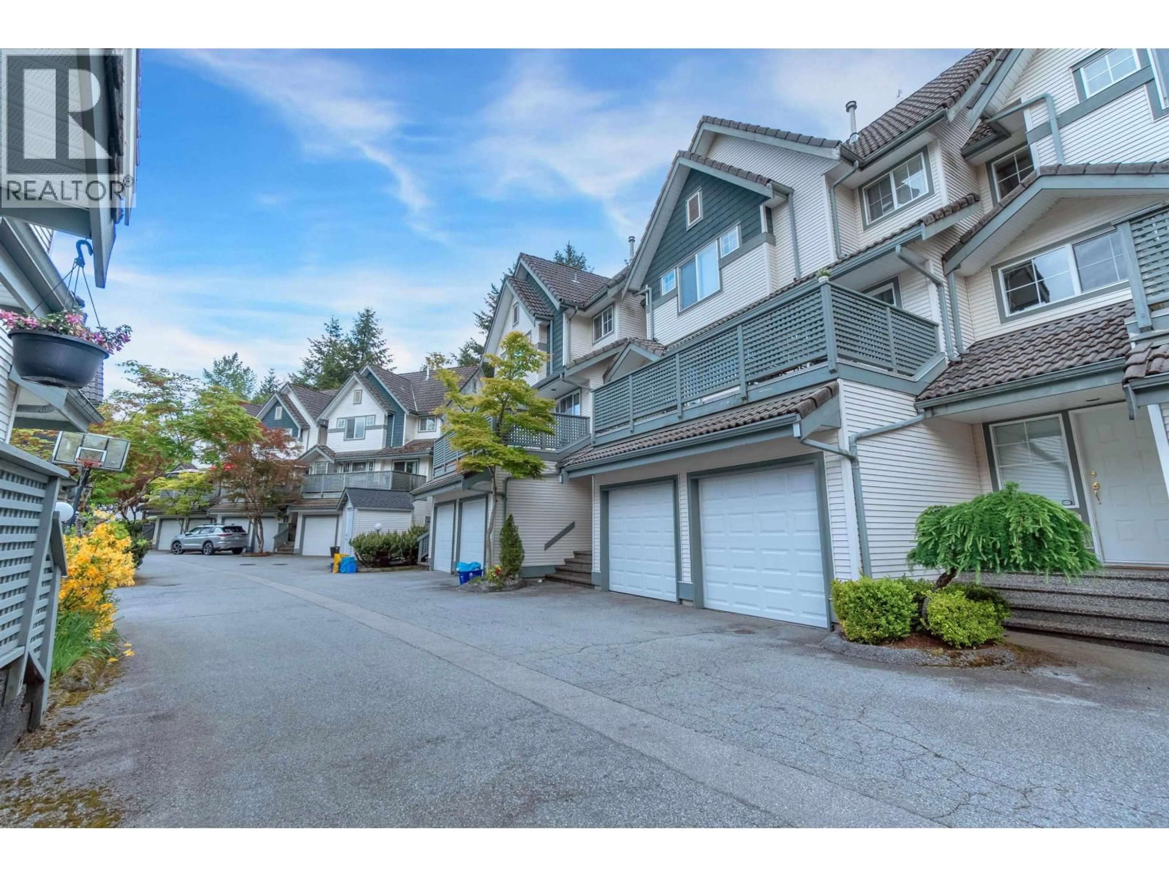 A pic from outside/outdoor area/front of a property/back of a property/a pic from drone, street for 5 - 2382 PARKWAY BOULEVARD, Coquitlam British Columbia V3E3M4