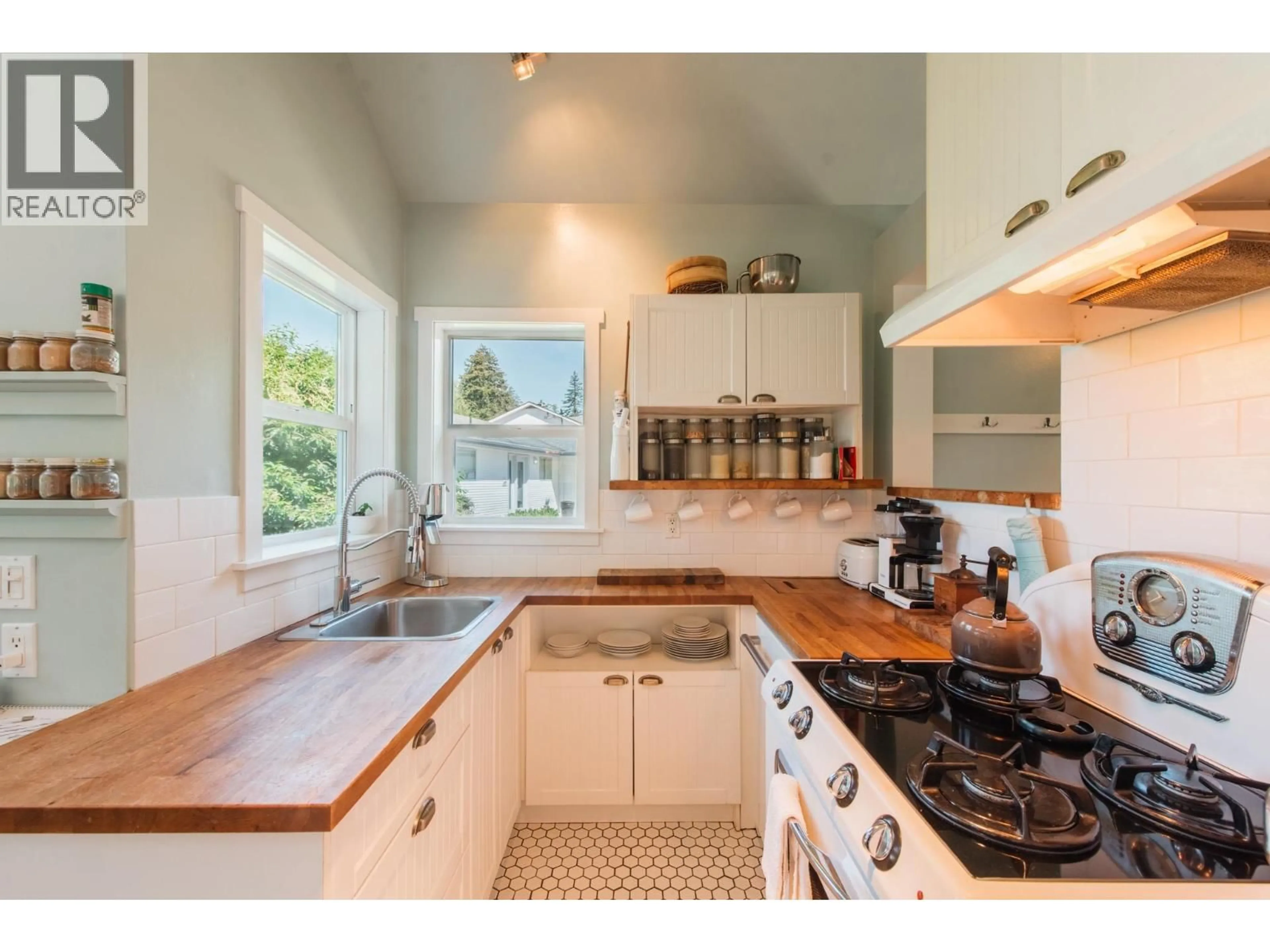 Standard kitchen, unknown for 4981 GEER ROAD, Sechelt British Columbia V7Z0B9